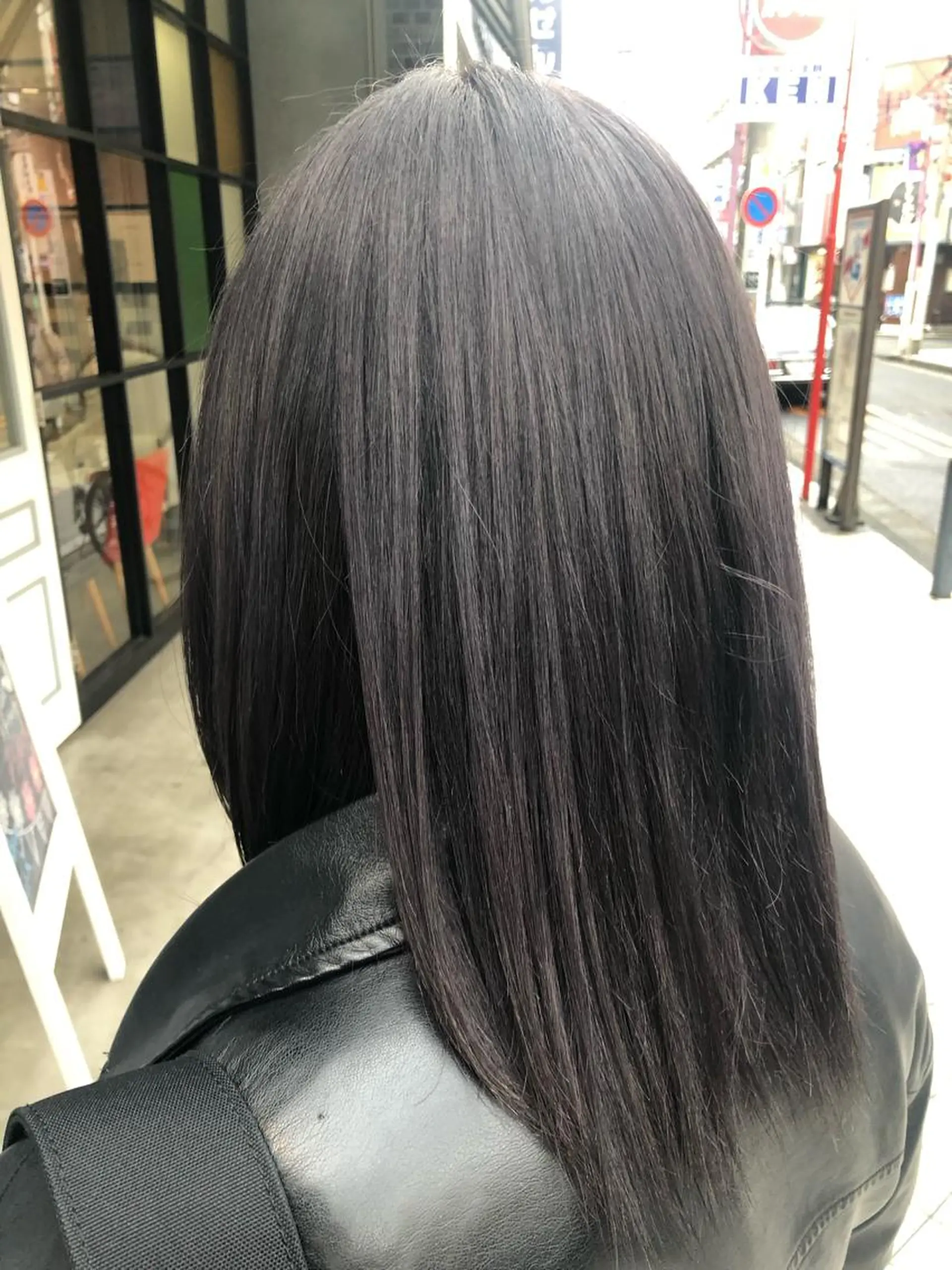 ミディアム カラー アッシュ ベージュカラー ブリーチ シルバー シルバーアッシュ ✳︎SERA✳︎ 平日のみご案内のマツエク・マツパデザイン