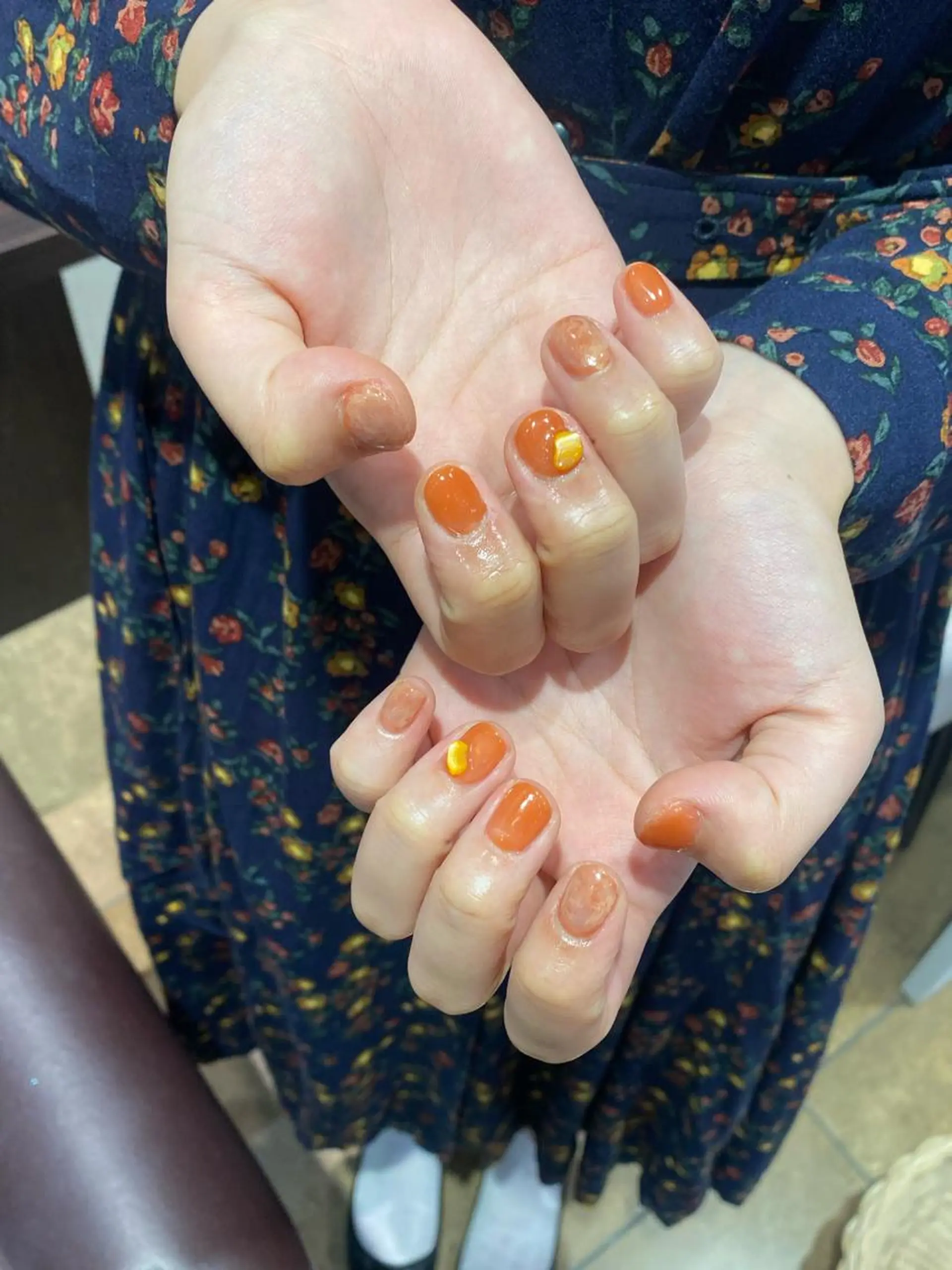 ネイル 透け感ベージュ /ミハルのヘアスタイル