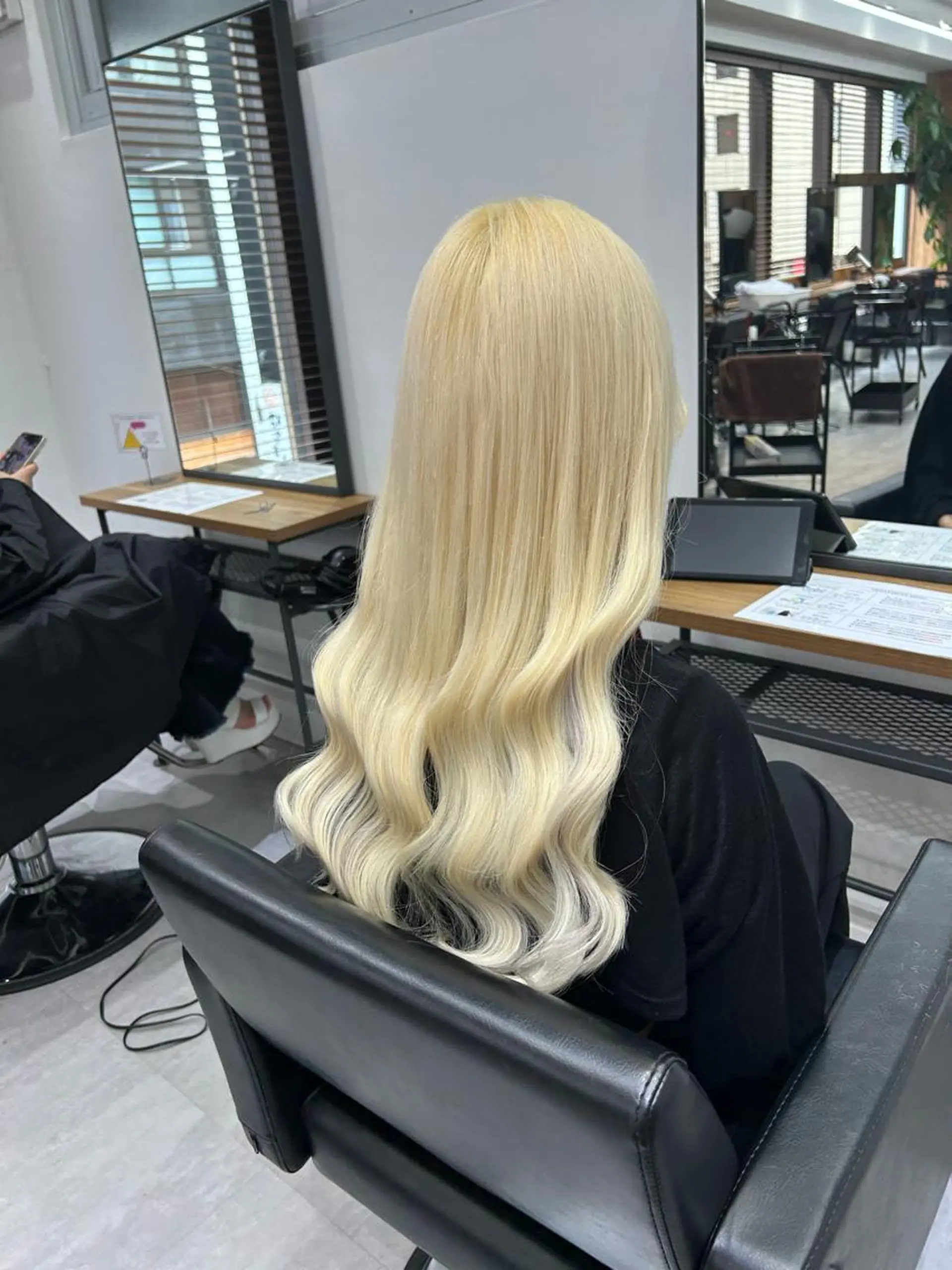 ロング カラー ブリーチ 抜きっぱなしブロンド エクステ ロング ヘアカラー トリートメント エクステ ENA💗NEXT /ハイトーンエクステのヘアスタイル