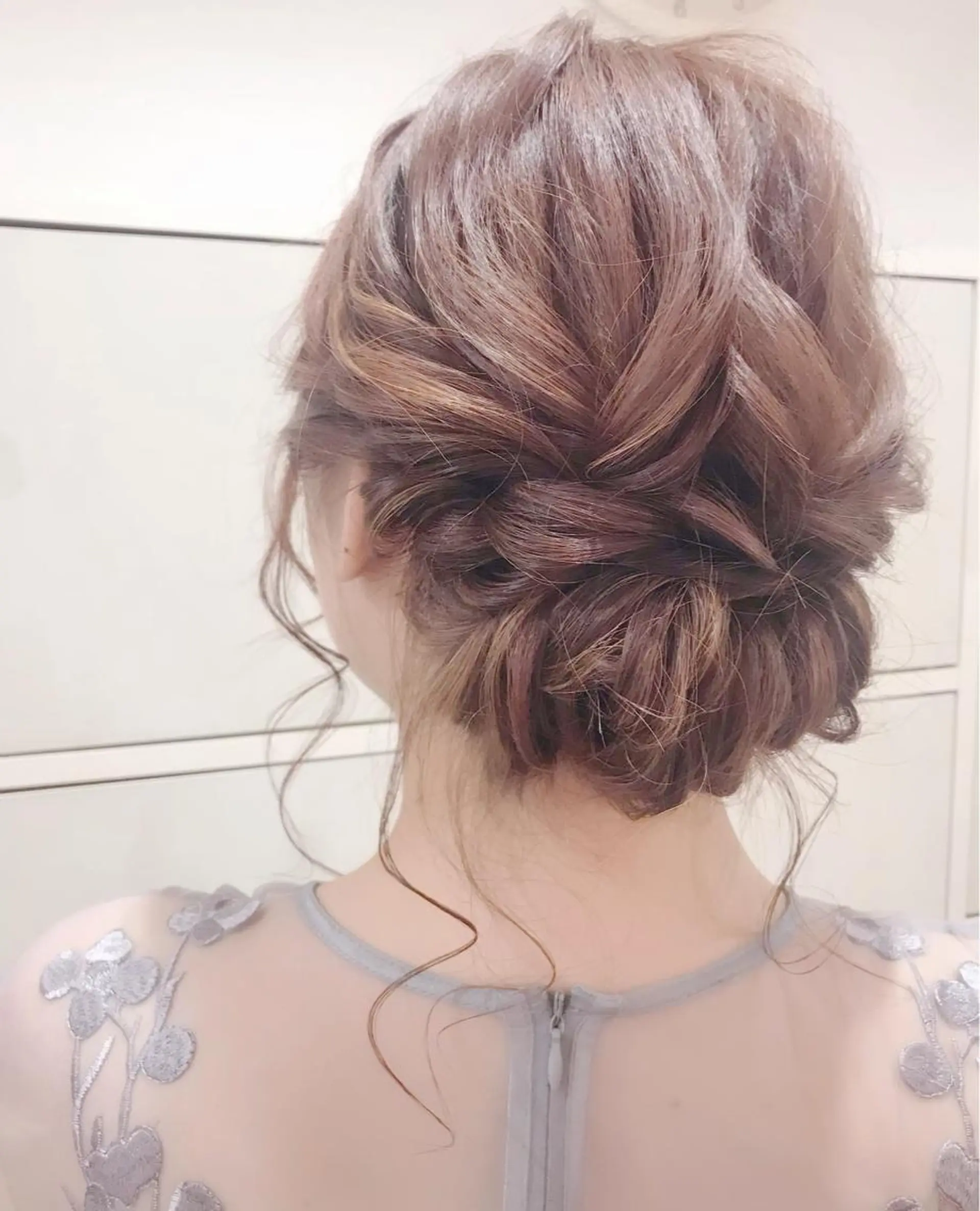 セミロング ヘアアレンジ ローシニヨン ヘアセット GRANLUSSO 〜グランルッソ駅前店所属・木口 嘉美のヘアスタイル