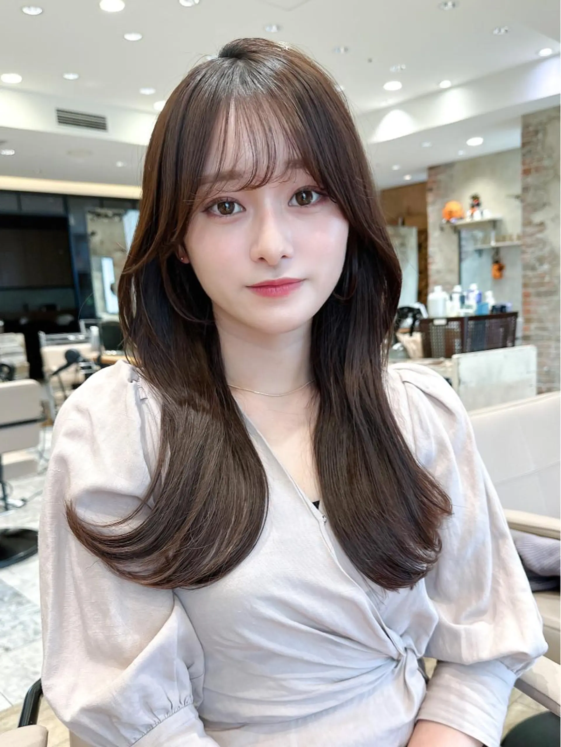 ロング カラー ロングレイヤー ベージュカラー ブラウンカラー ブラウンベージュ くびれヘア カット ヘアカラー トリートメント 顔周り/くびれヘア 韓国ヘア💕風間るなのヘアスタイル