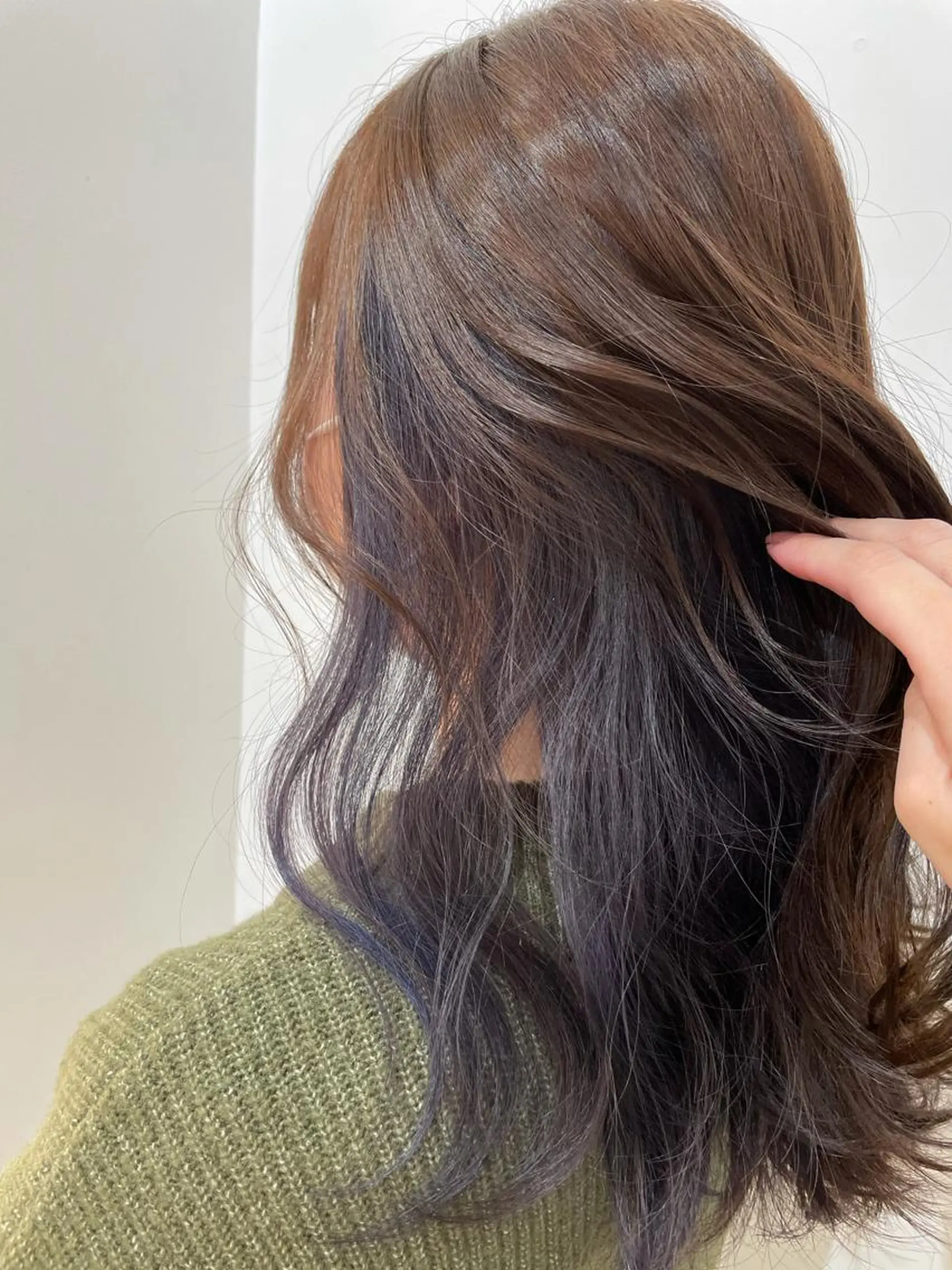 セミロング カラー インナーカラー パープルカラー 青木 梨奈のヘアスタイル