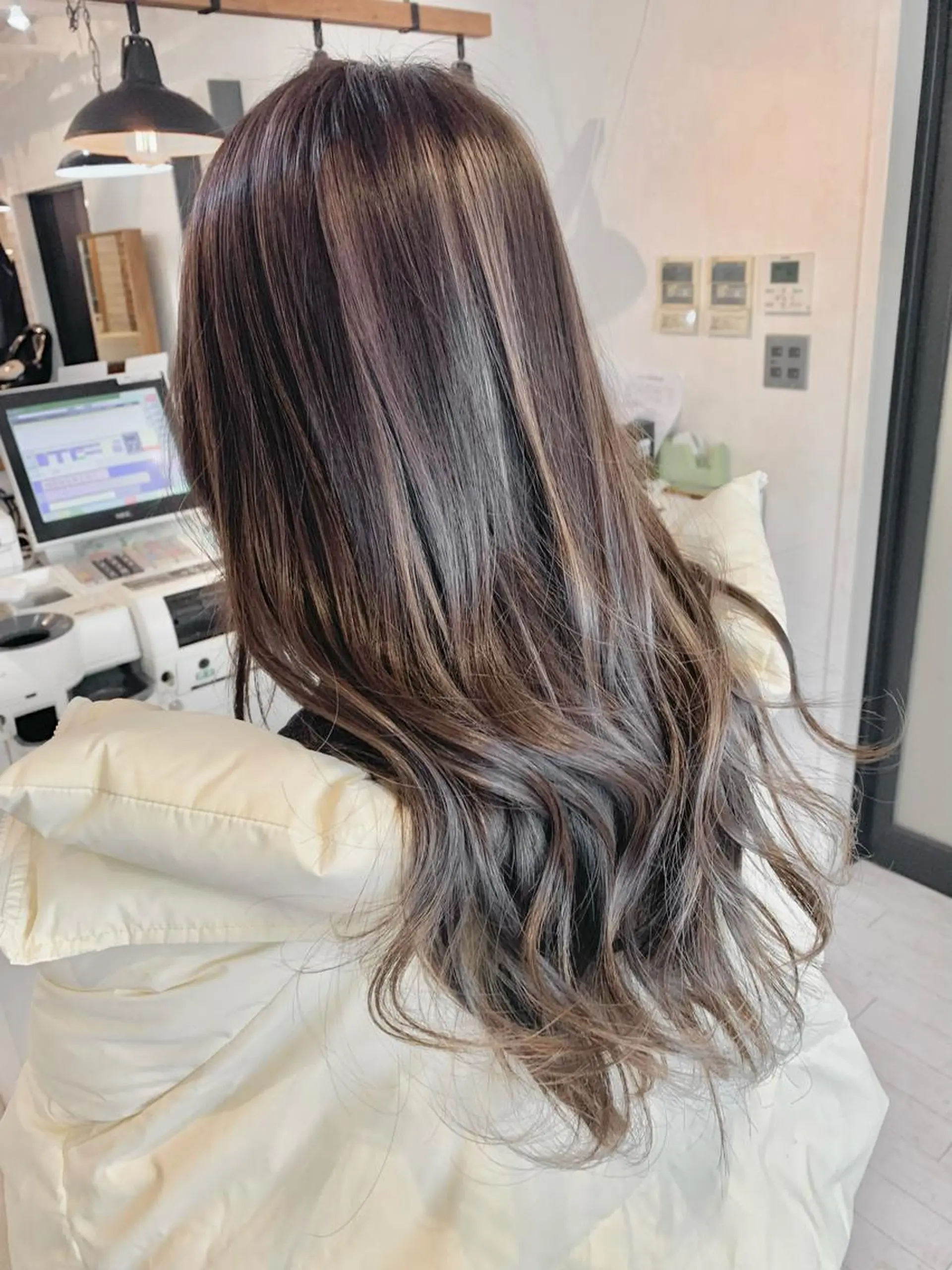 セミロング ハイライト 🍊【美髪】榊原 芳生【髪質改善】🍊のヘアスタイル