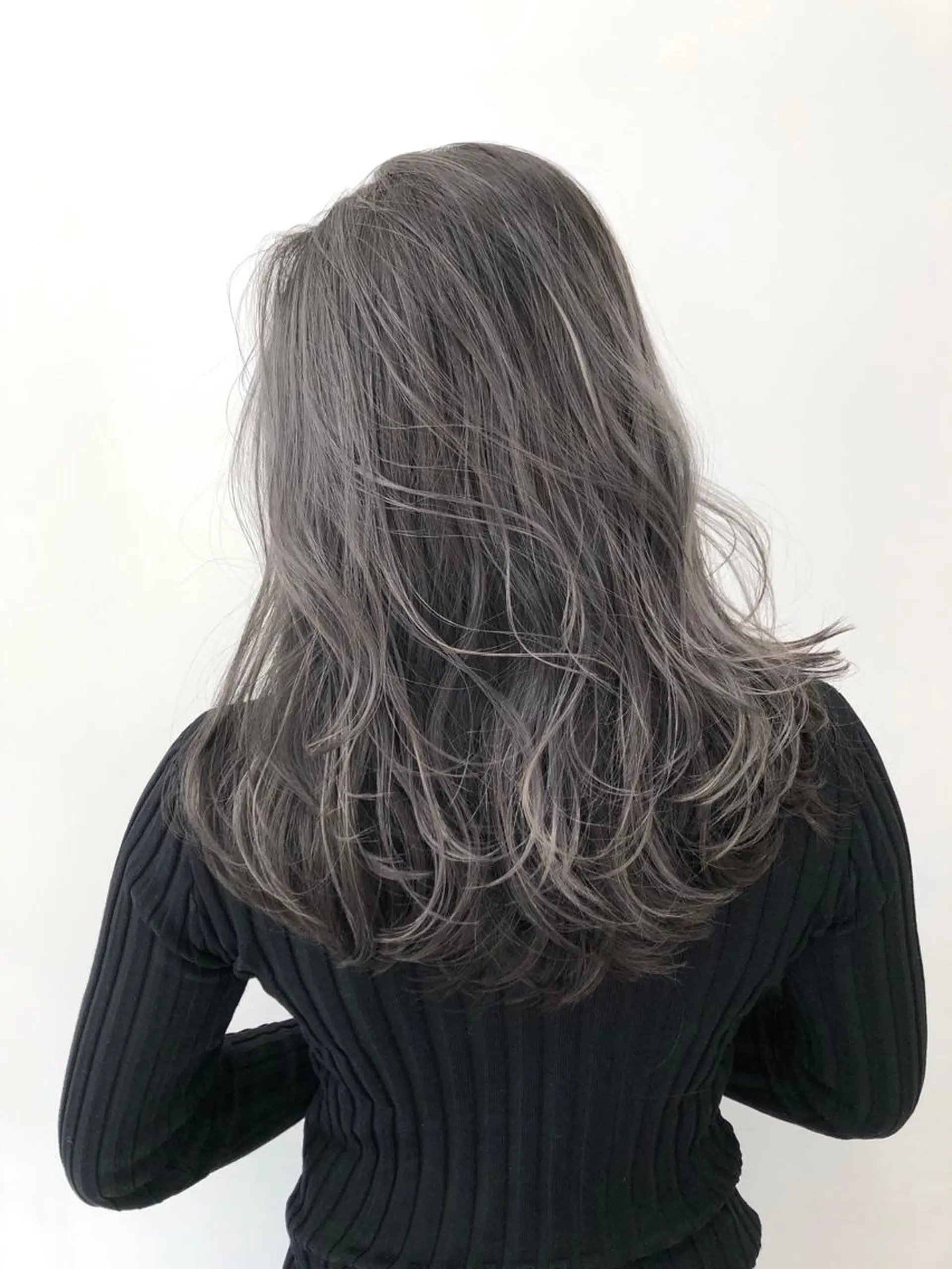 セミロング カラー 艶ハイトーンブリーチ 🌈小林侑雅のヘアスタイル