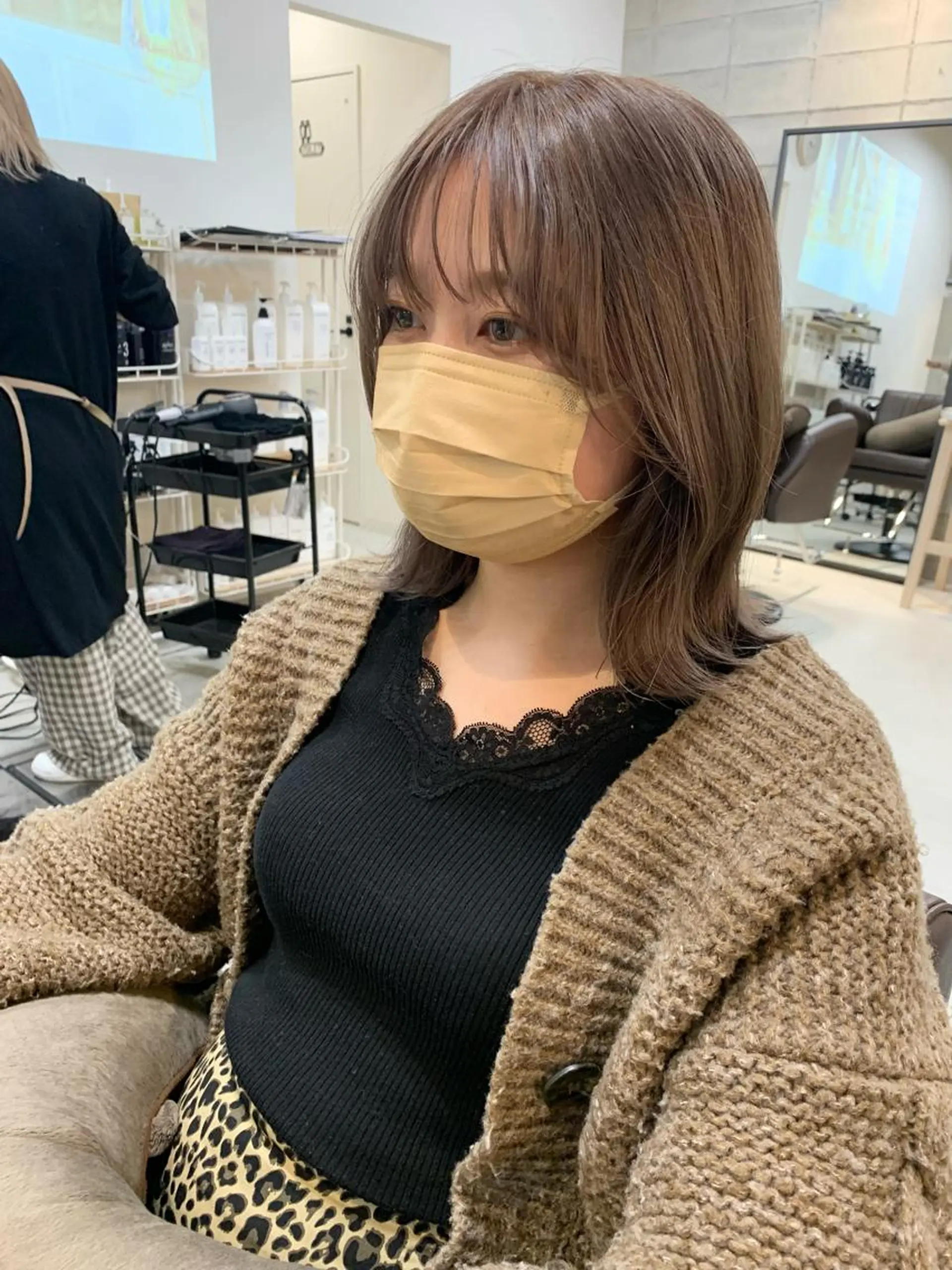 ミディアム カット ヘアカラー トリートメント 新海 芳樹のヘアスタイル