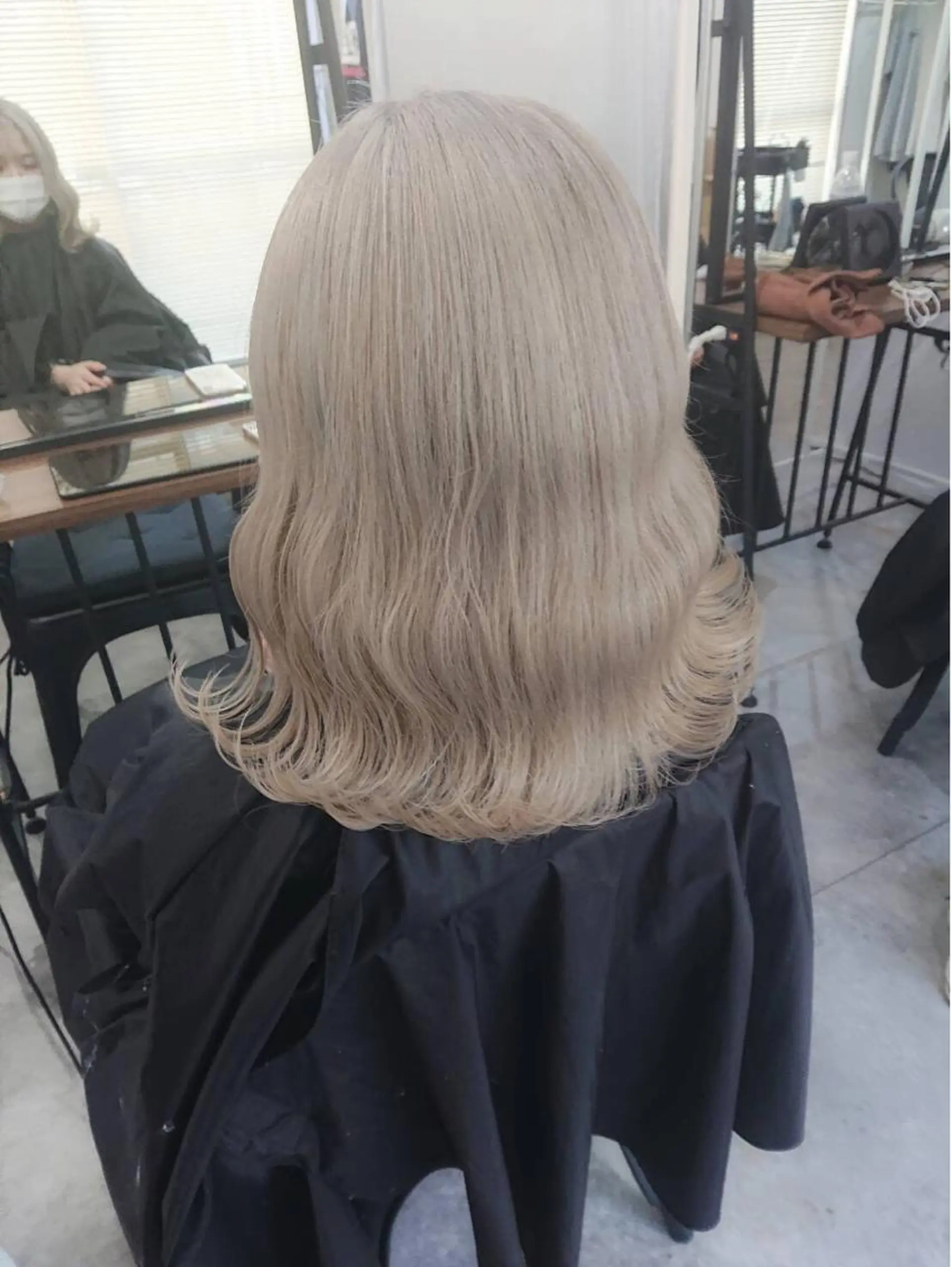 ミディアム カラー ヘアアレンジ キッズ アディクシーカラー バレイヤージュ ミストバング ベージュカラー 黒髪 カラー特化サロン Eir心斎橋のヘアスタイル