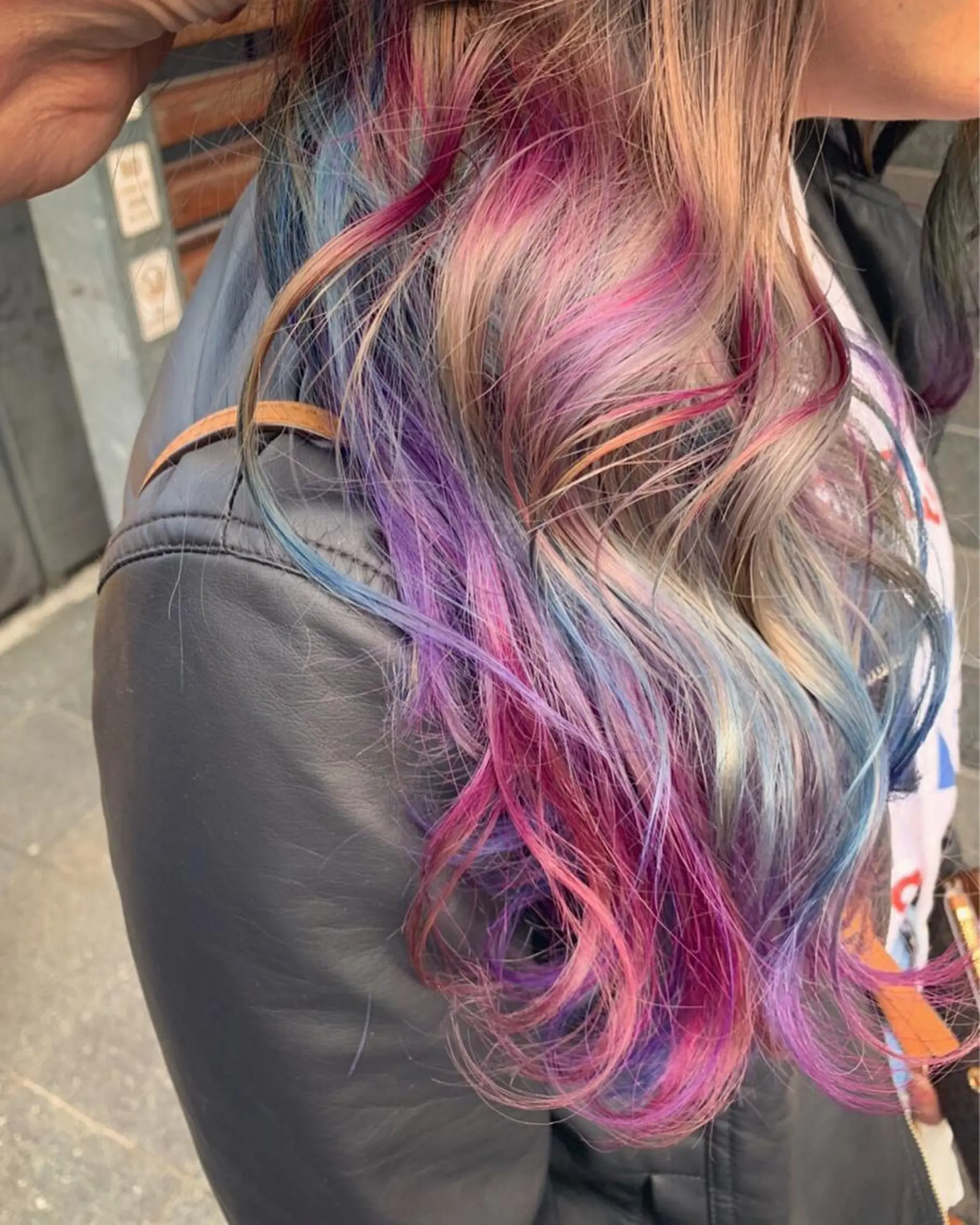 ロング カラー アッシュ バレイヤージュ ミストバング ベージュカラー ブリーチ カット ヘアカラー トリートメント 原宿サロン代表 デザインカラー伊藤卓のヘアスタイル