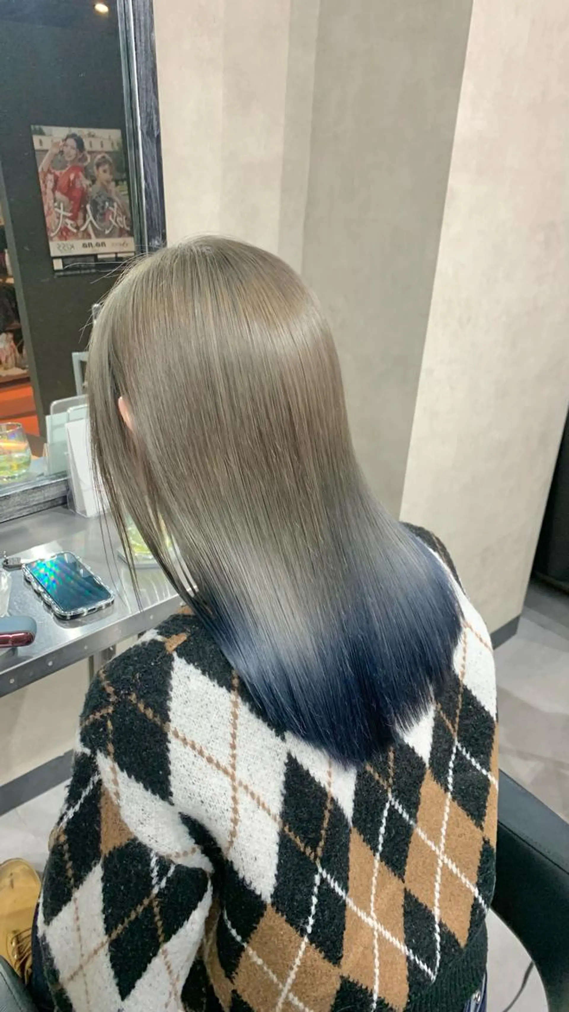 セミロング カラー ブルーカラー グラデーションカラー グレージュ KISS SWAN所属・B E C H I C O〔べち子〕のヘアスタイル