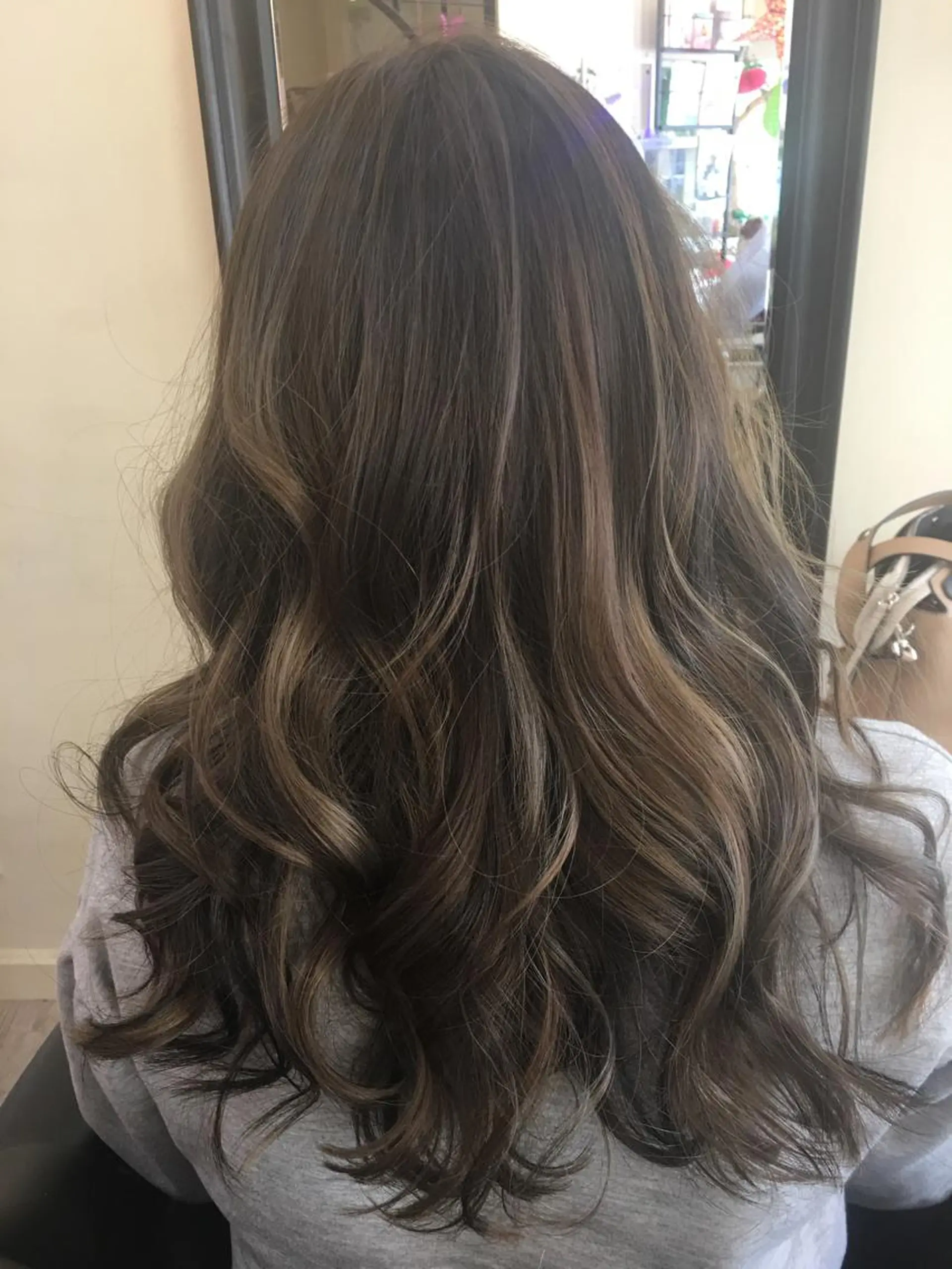 セミロング カラー 鶴見 和美のヘアスタイル