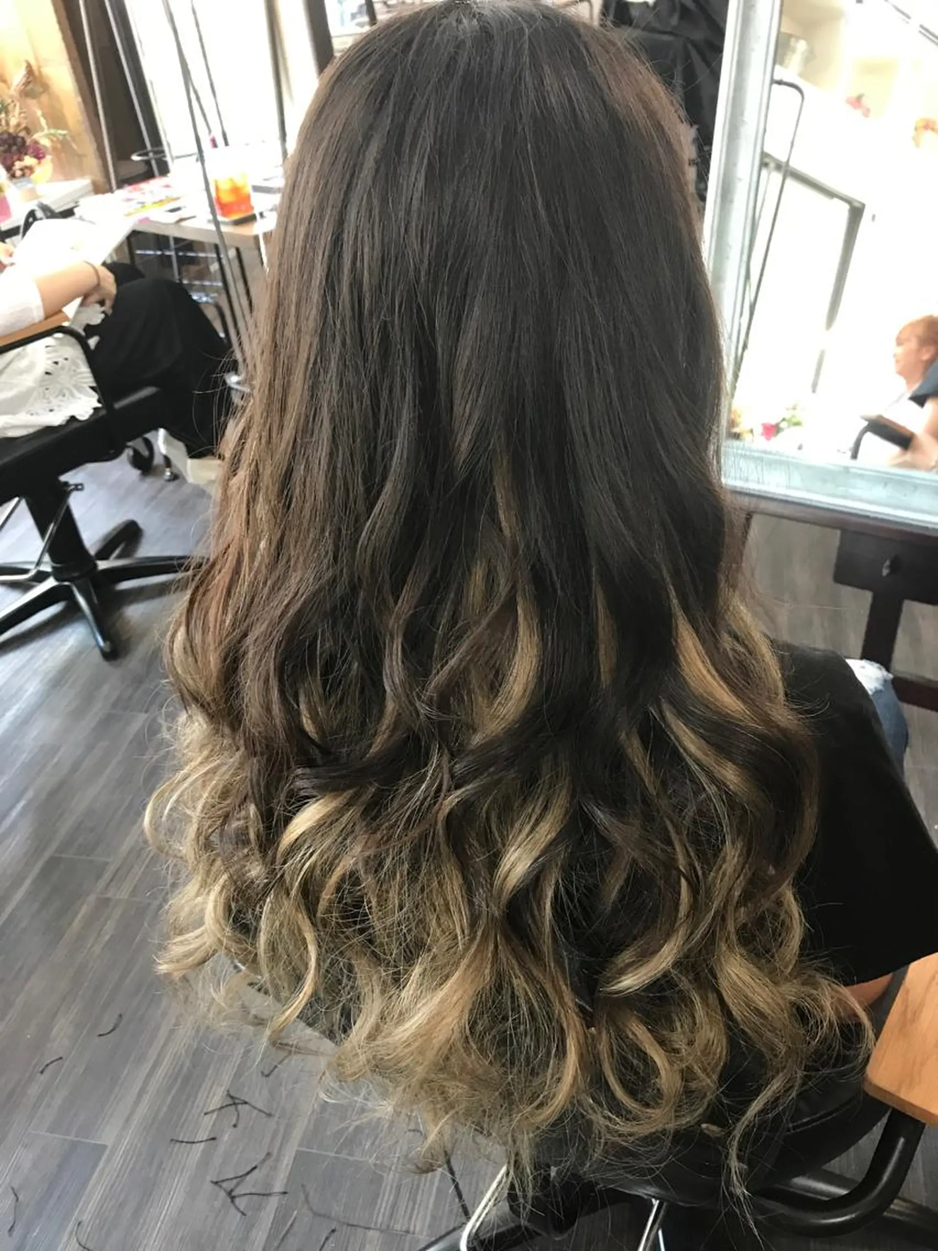 ロング カラー グラデーションカラー WEST O LAND所属・WEST OLAND 安藤のヘアスタイル