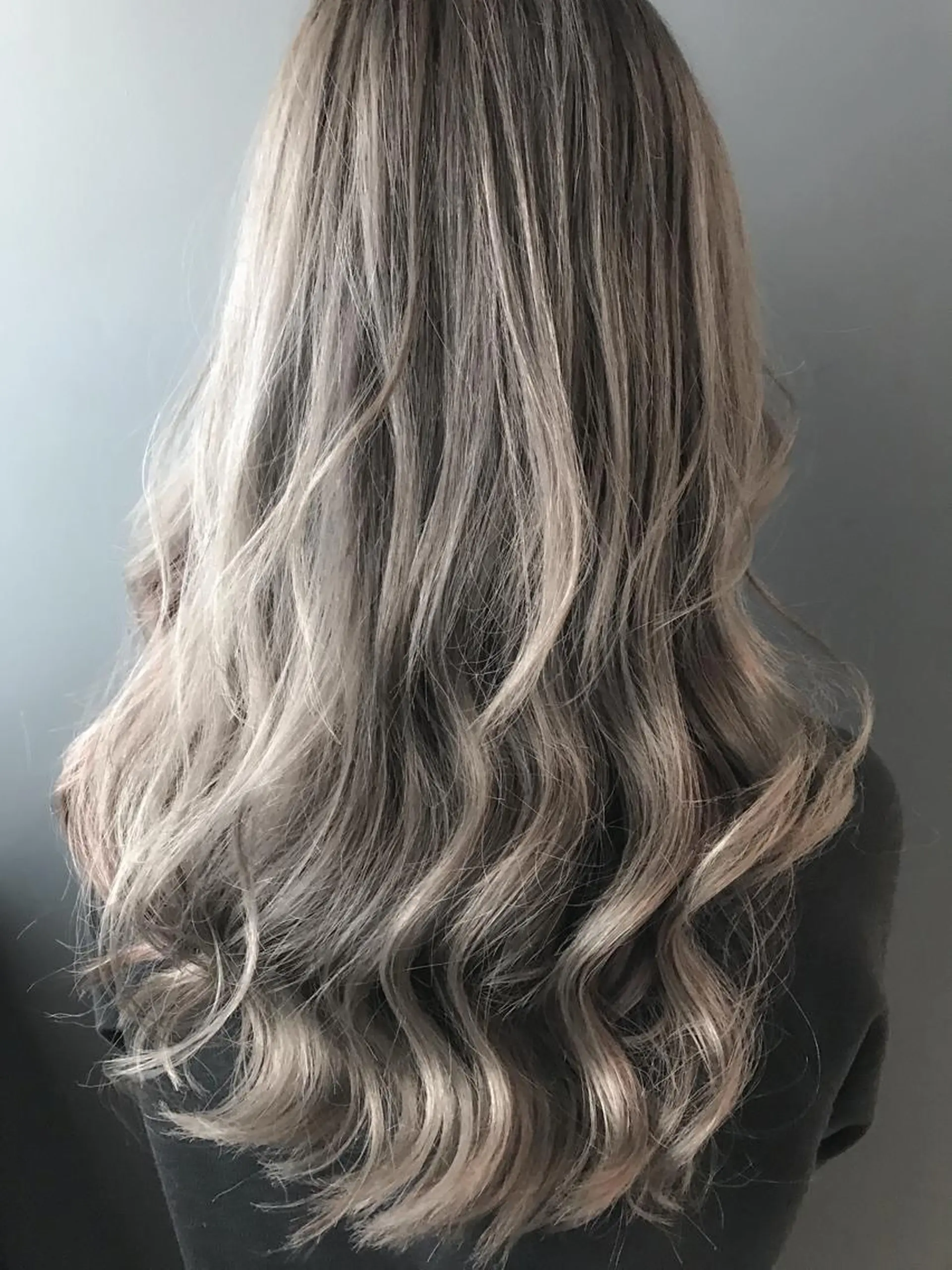 ロング カラー アッシュ ブリーチ レッドカラー シルバー シルバーアッシュ ヘアカラー BOX mico.のヘアスタイル