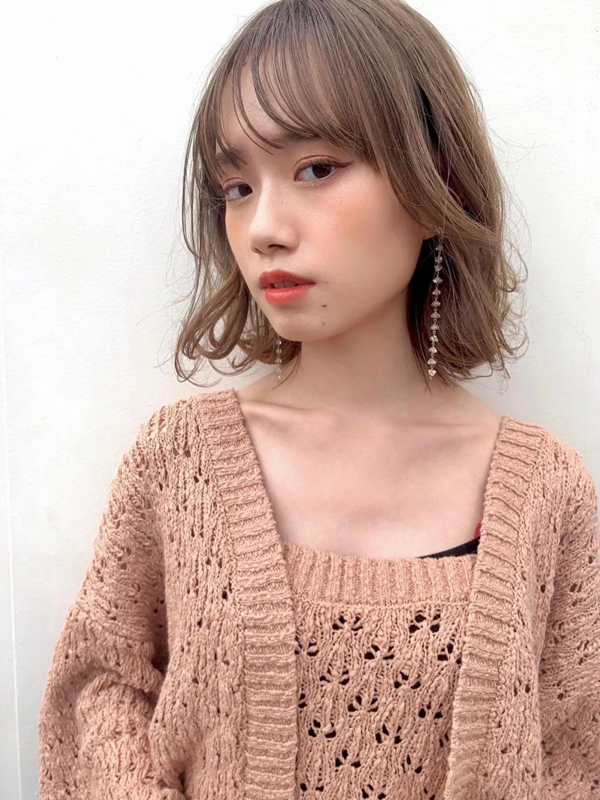 ショート カラー レイヤーカット、 大人可愛い　中村美羅のヘアスタイル