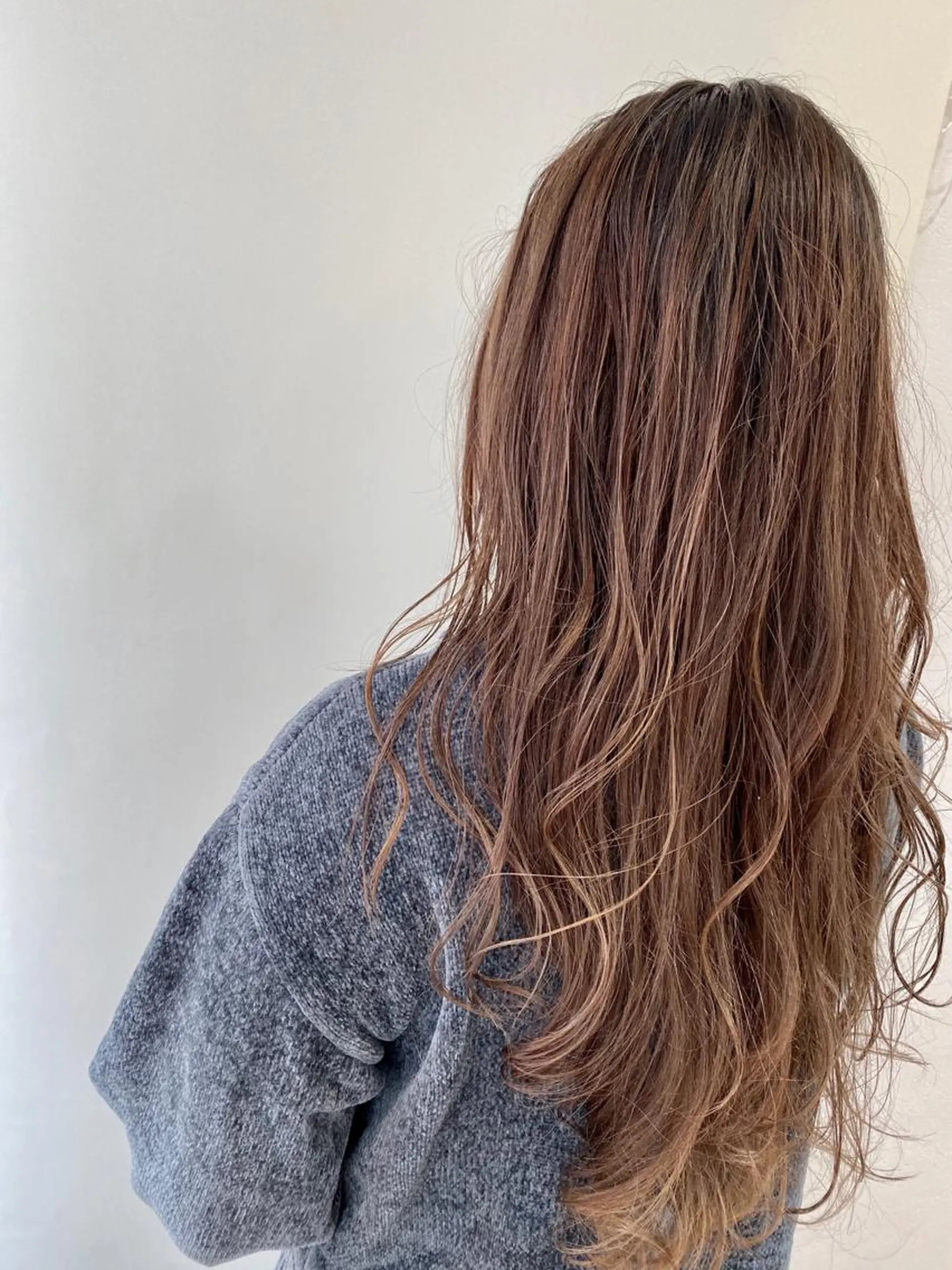 ロング カラー ベージュカラー ダブルカラー ハイライトカラー ハイライト カット ヘアカラー トリートメント Kazu .Kのヘアスタイル