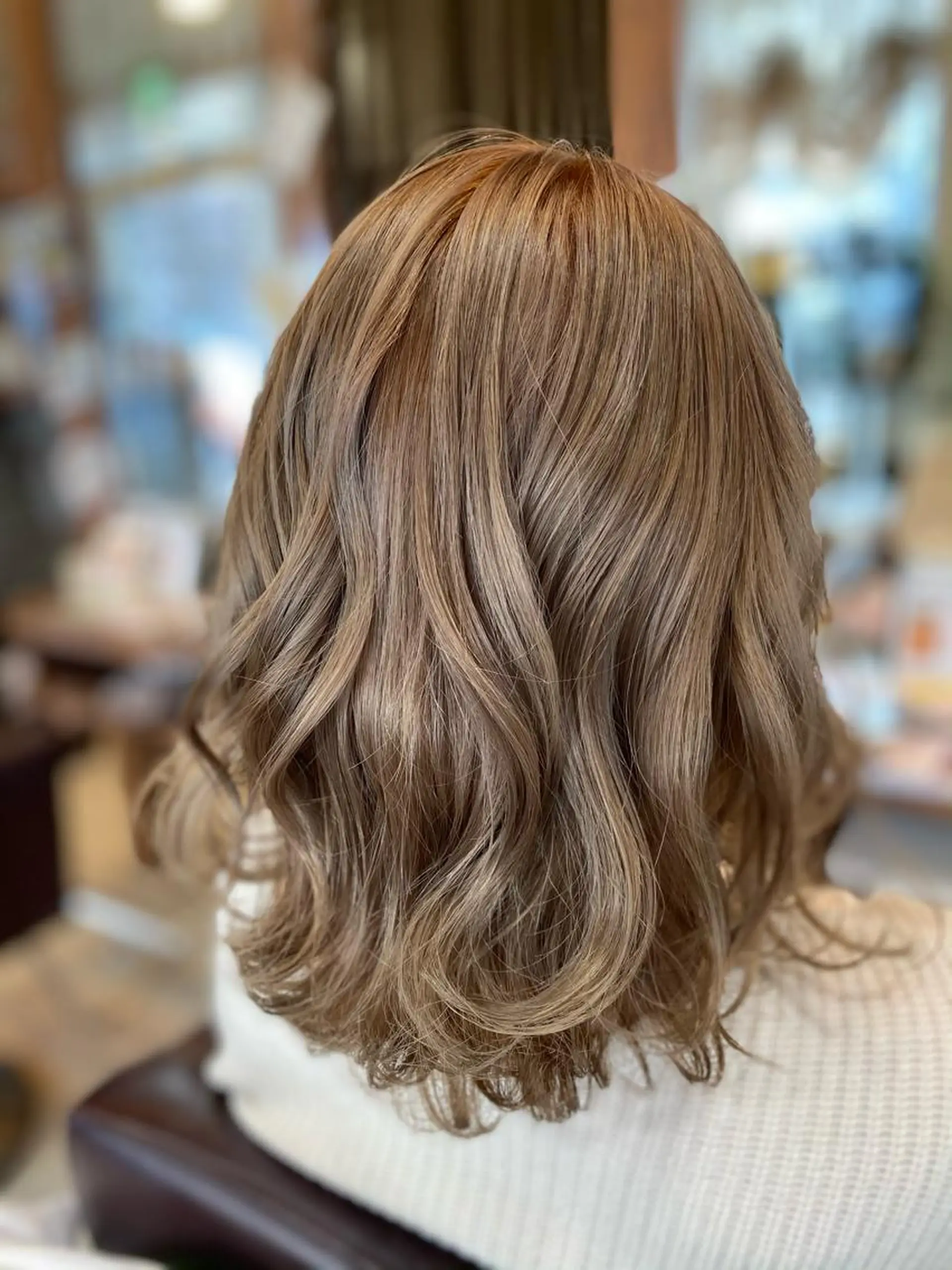 ミディアム 加藤 実穂のヘアスタイル