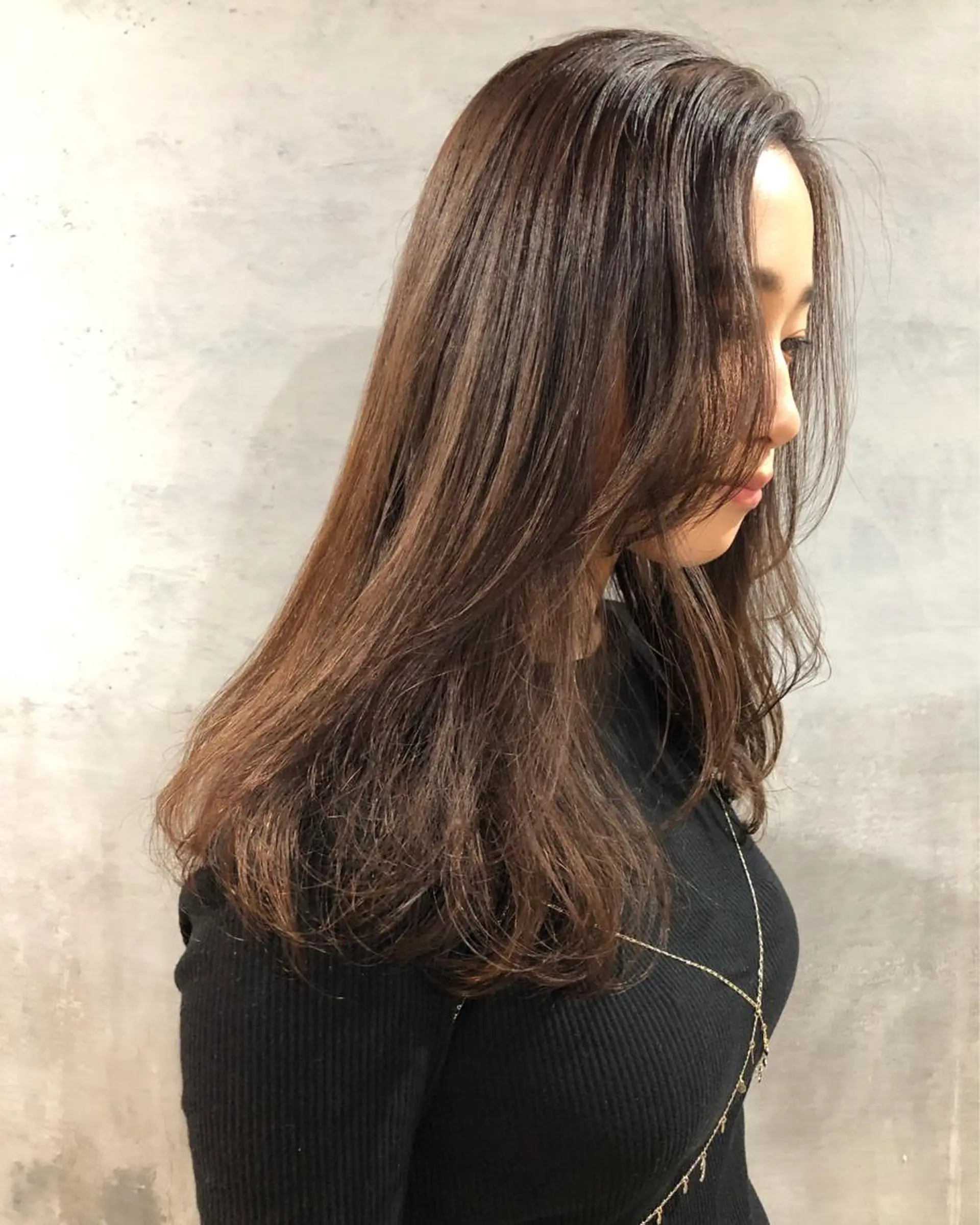 ミディアム カラー パーマ ベージュカラー オリーブベージュ カット 縮毛矯正 トリートメント ツキノキ ミナのヘアスタイル