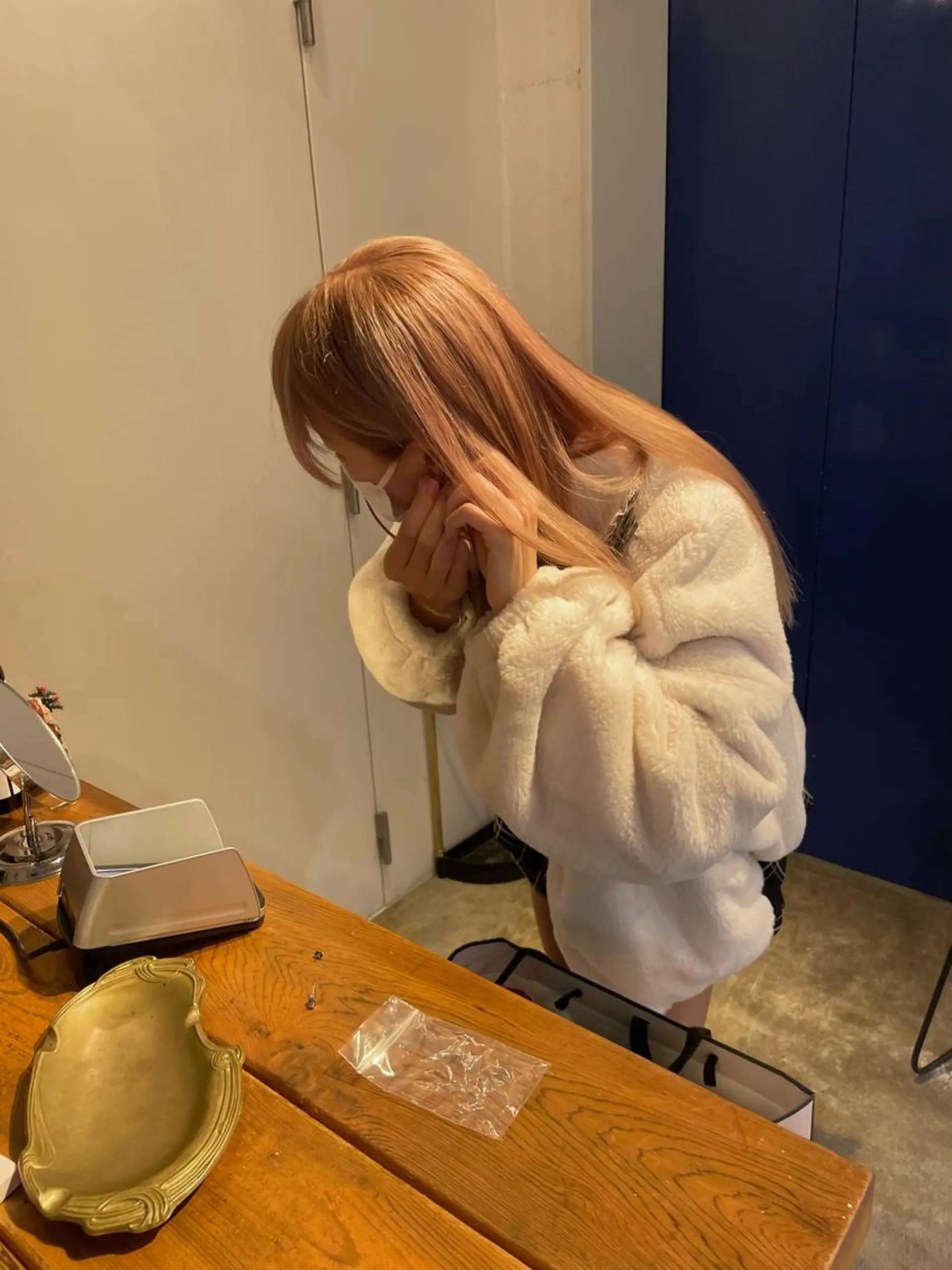 ロング カラー ベージュカラー ブリーチ ピンクカラー ピンクベージュ カット ヘアカラー トリートメント MIOベージュカラー 柔らかいカラーのヘアスタイル