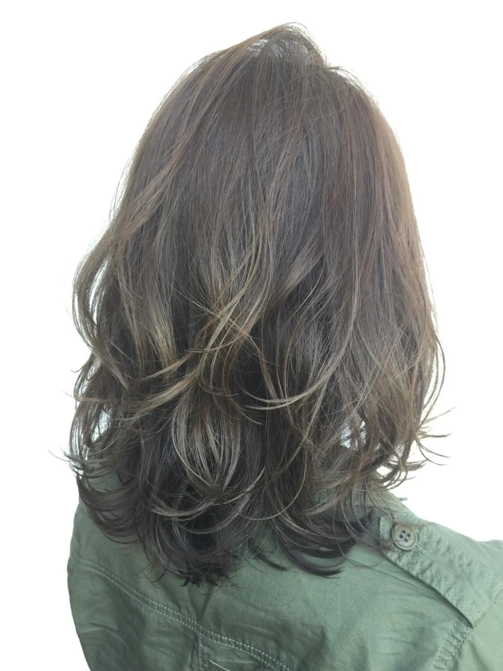 ミディアム アッシュ 韓国レイヤーカット KOUKIのヘアスタイル