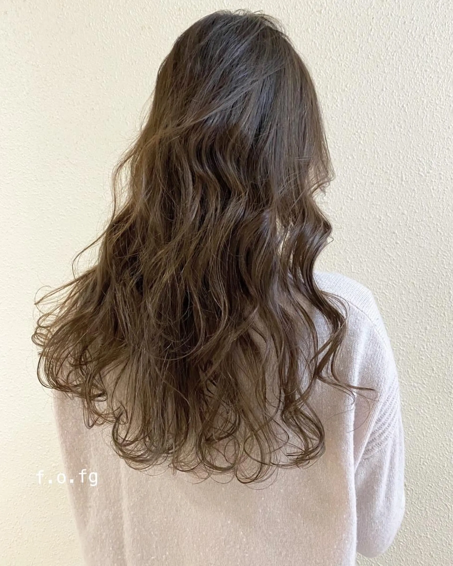 ロング カラー ベージュカラー オリーブベージュ ヘアカラー ツキノキ ミナのヘアスタイル