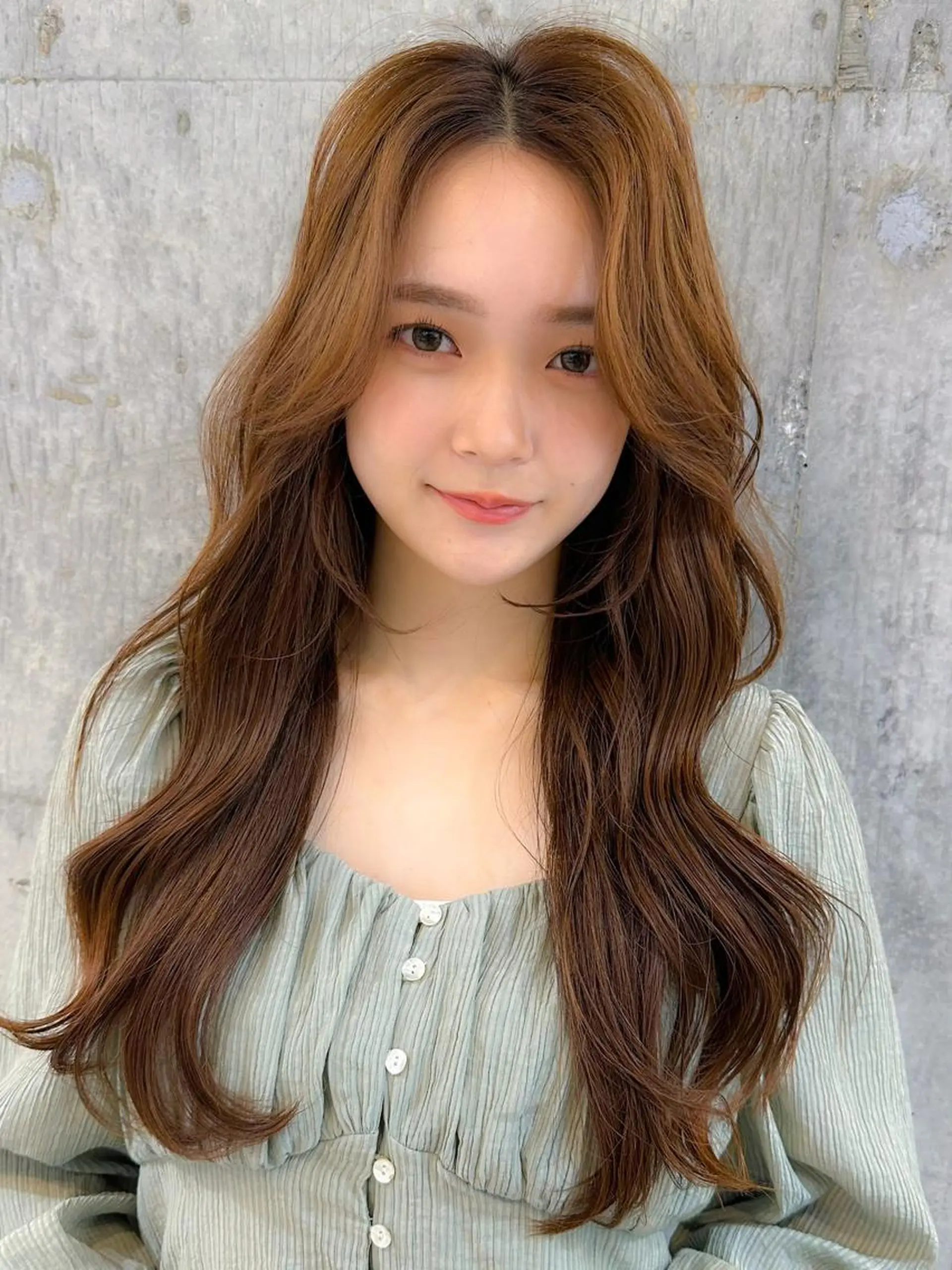 セミロング カラー シールエクステ セミロングパーマ ブリーチ ケアブリーチ ダブルカラー カット ヘアカラー トリートメント 新宿/韓国風レイヤー 髪質改善/渋谷直樹のヘアスタイル