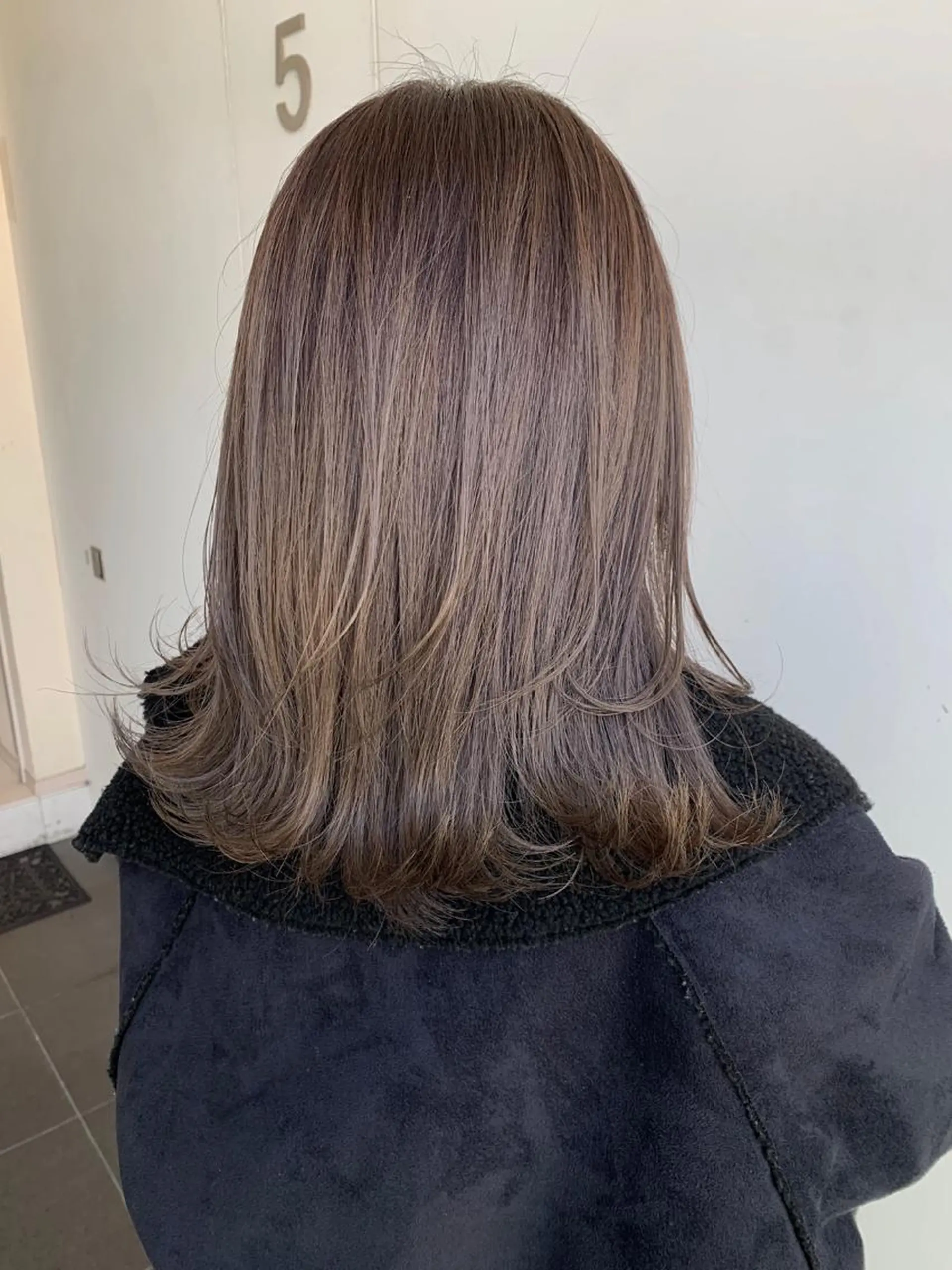 ショート カラー ダブルカラー グレージュ ボブ 外ハネヘア Remore所属・中塚 義人のヘアスタイル