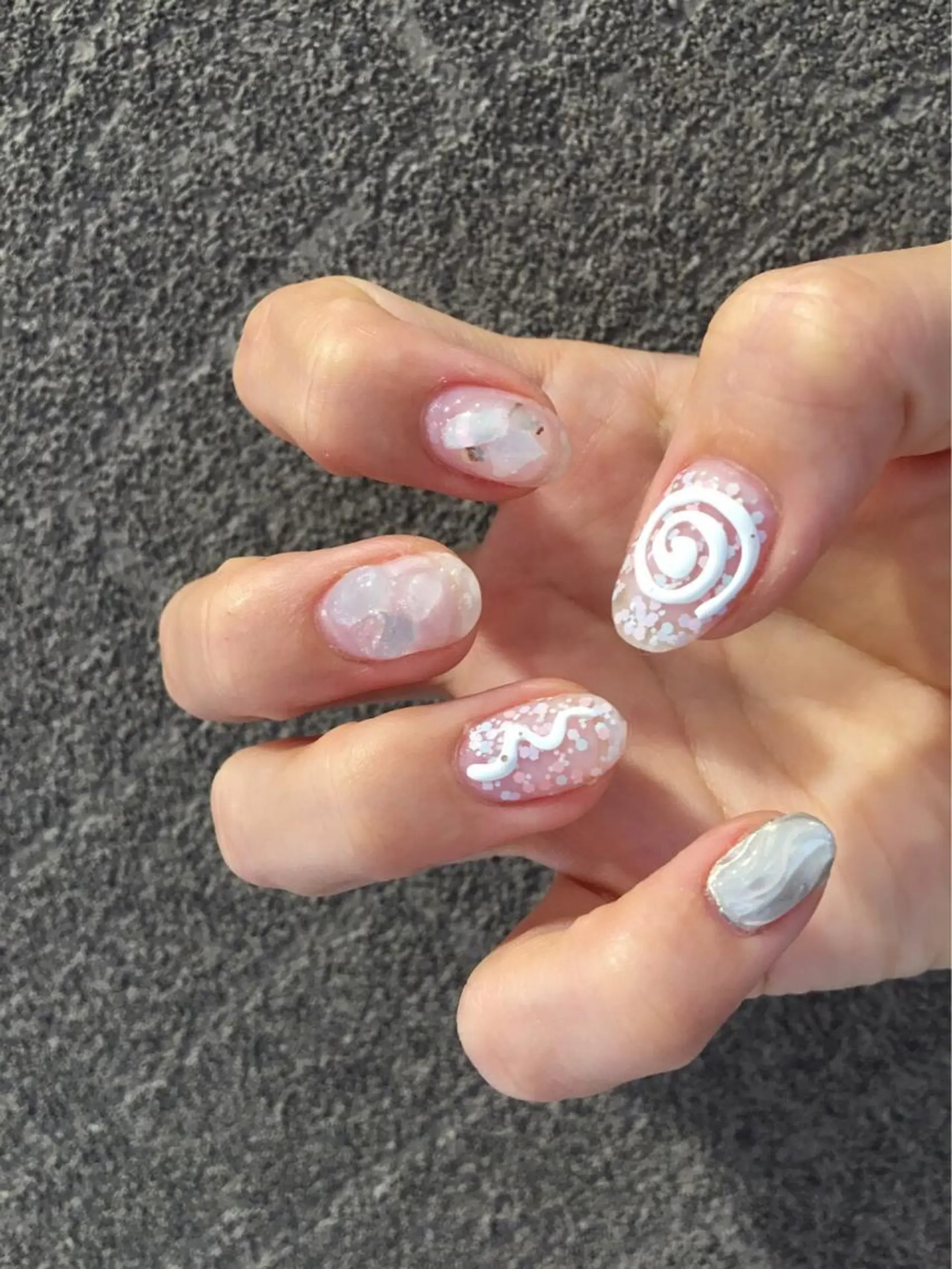 ネイル 米倉 群のヘアスタイル