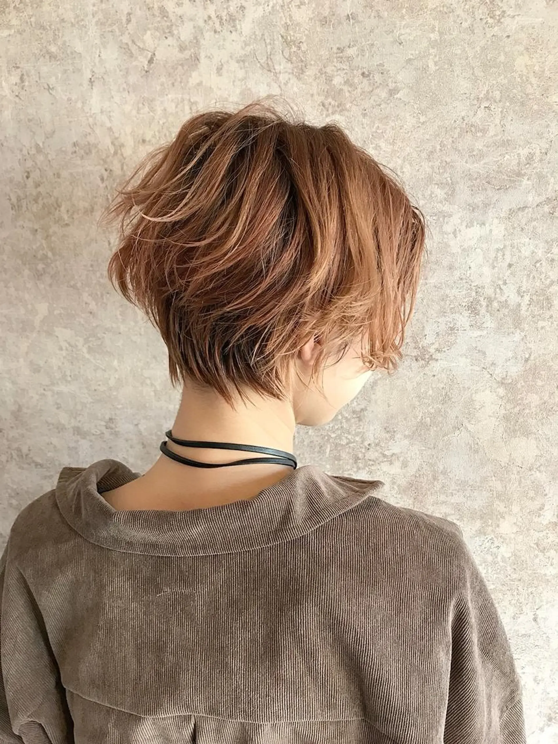 ミディアム カラー パーマ レイヤーカット 早崎太生のヘアスタイル