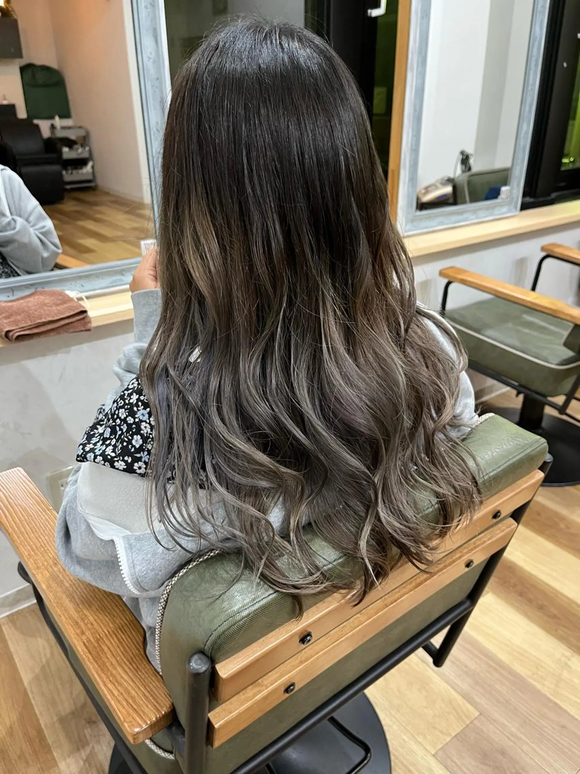 セミロング カラー ヘアアレンジ グラデーションカラー Lupinus所属・【艶カラー】石山拓人 /ブリーチのヘアスタイル