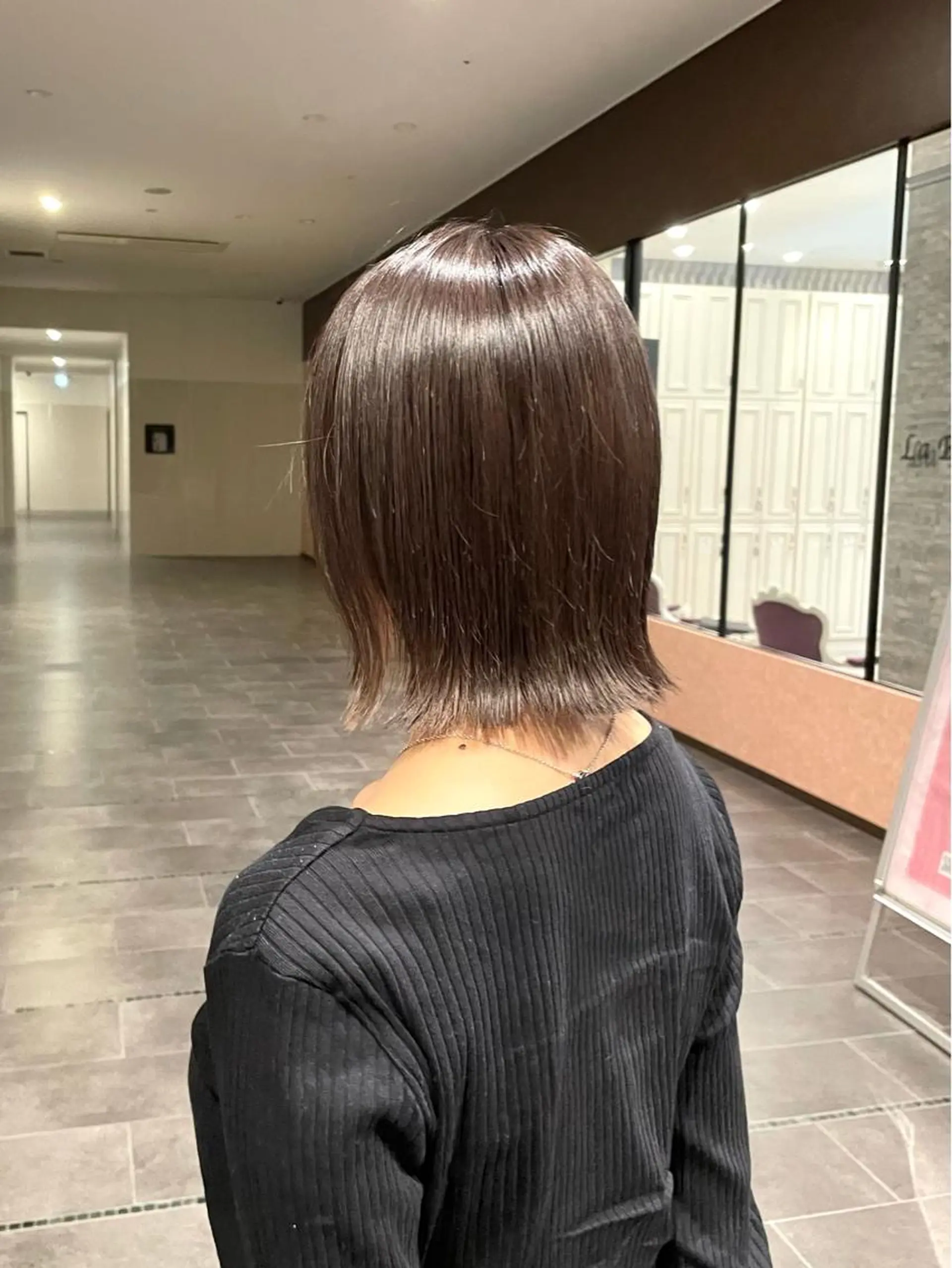 ミディアム 切りっぱなしボブ ボブ 大阪ウルフカット 🐺デザインカラーのヘアスタイル