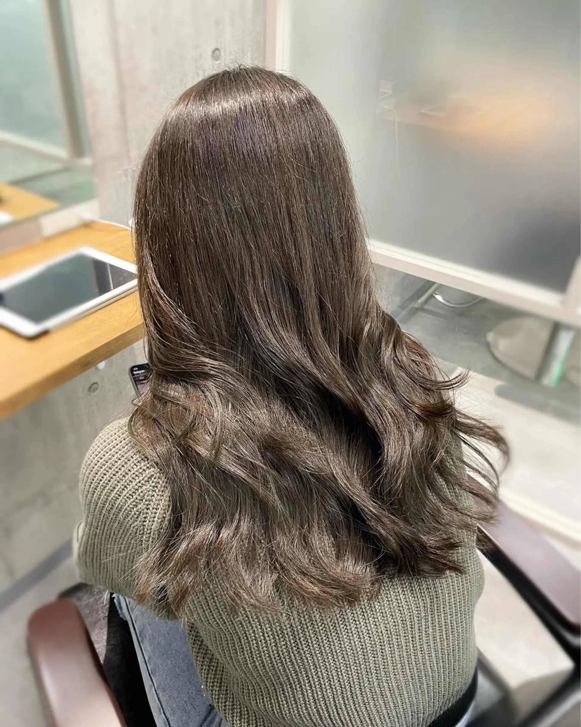 カラー グレージュ オリーブグレージュ オリーブグレー オオカワユウキ 🎀newi池袋のヘアスタイル