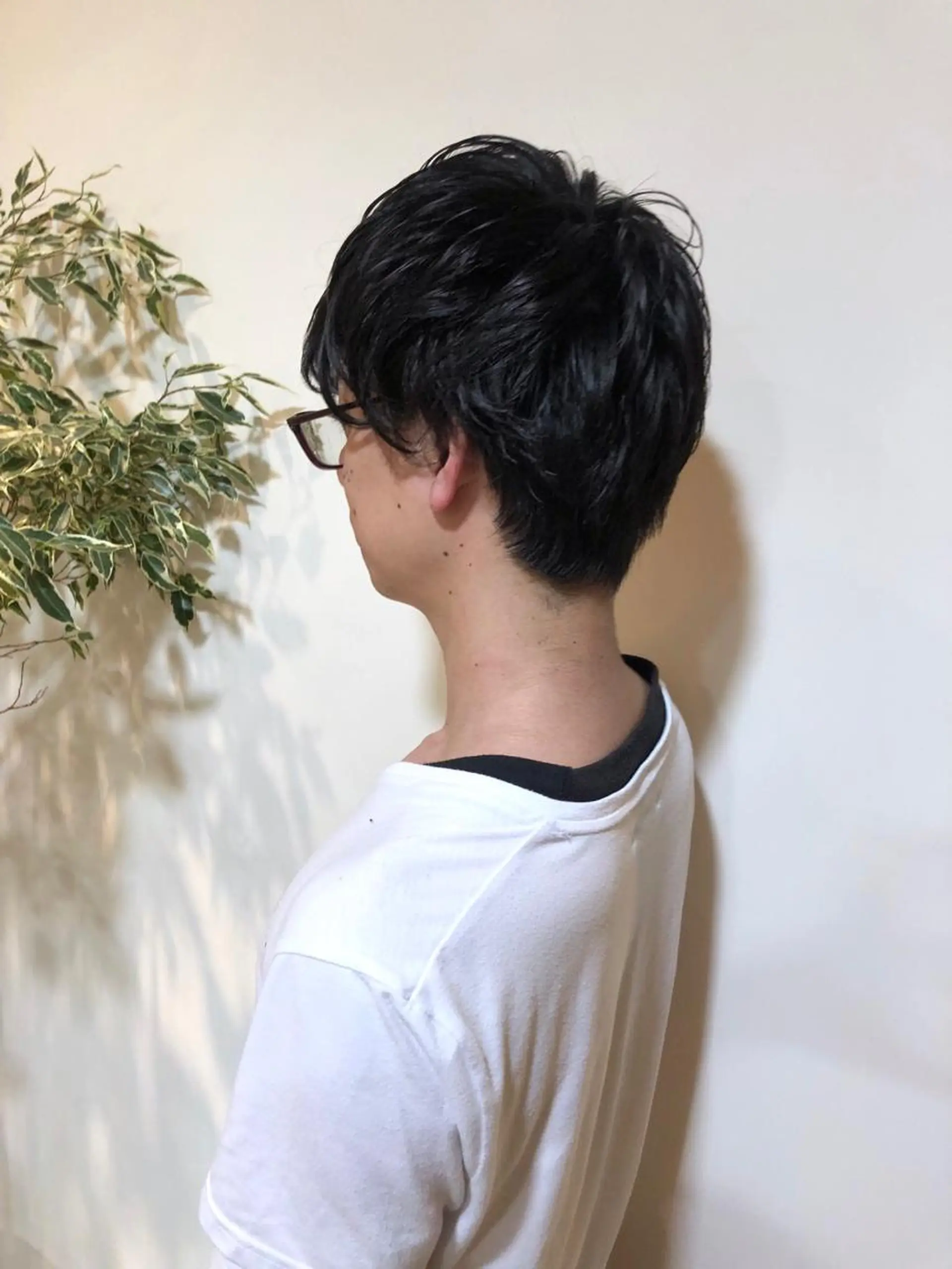 ショート パーマ メンズ MIOベージュカラー 柔らかいカラーのヘアスタイル