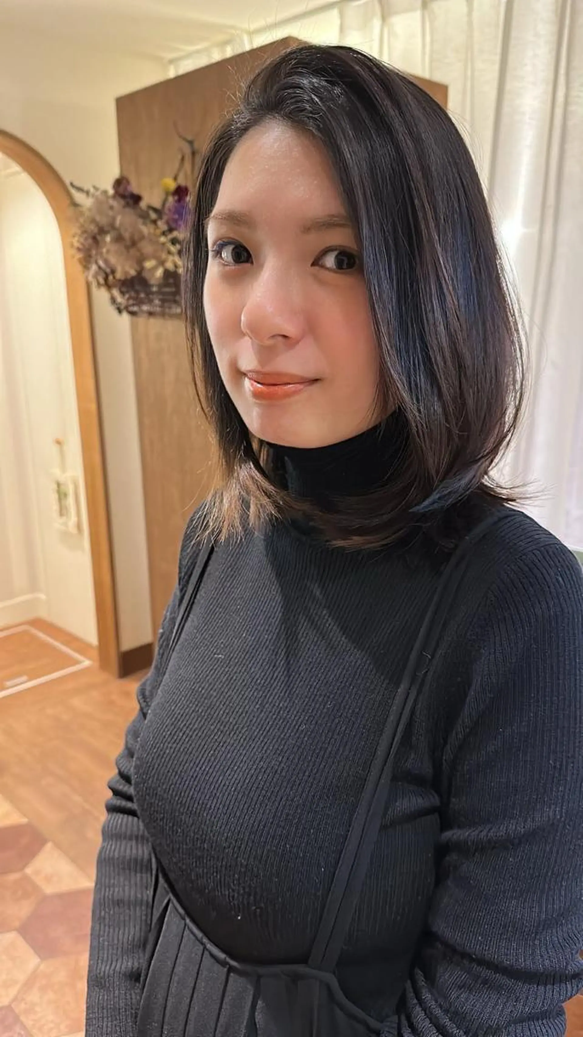 ミディアム レイヤーカット カット Stella BOUTIQUE所属・かつやま めいのヘアスタイル