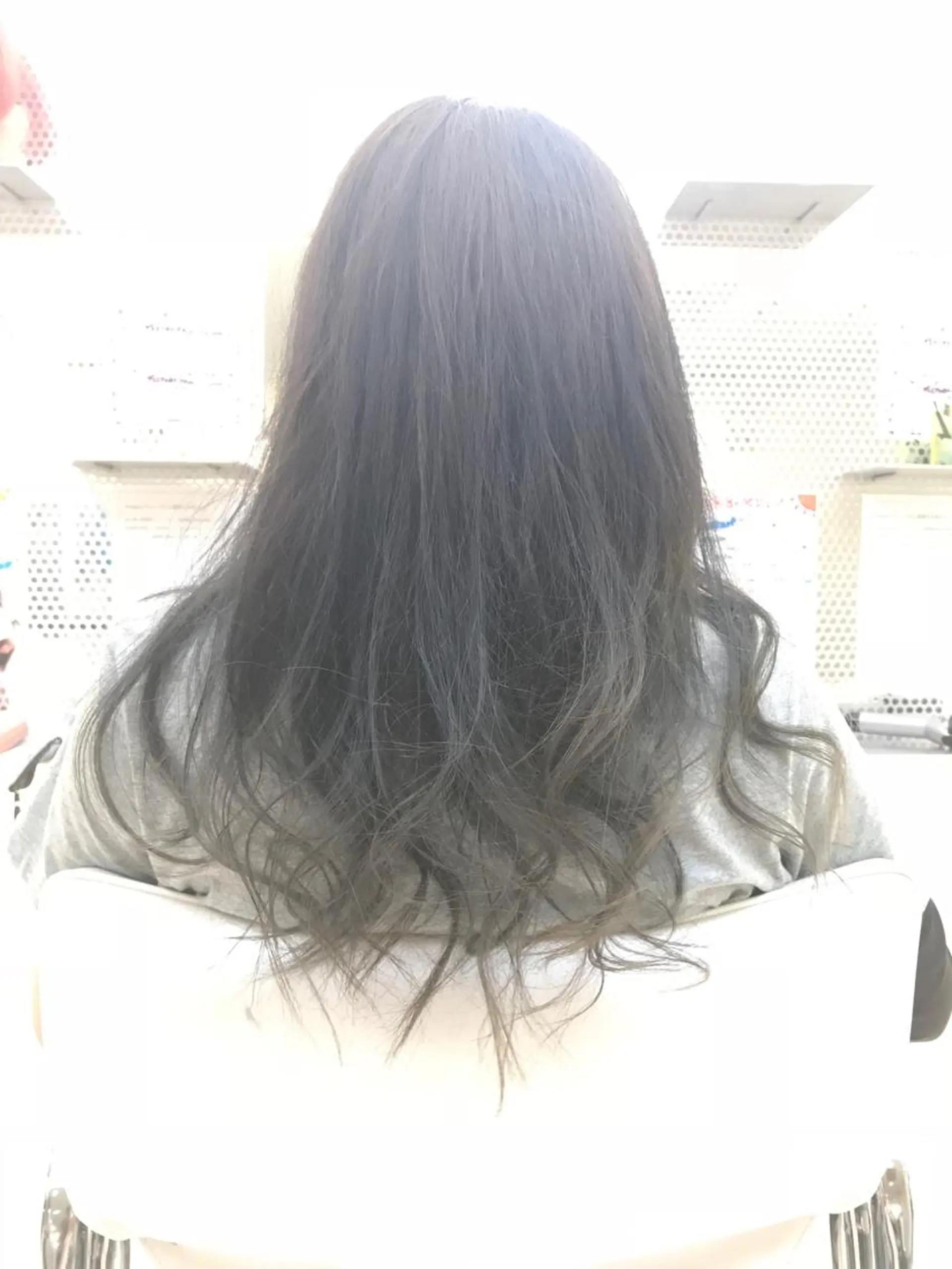 ロング カラー ダークシルバー グラデーションカラー シルバー 相武台ショート特化 💐川崎希💐のヘアスタイル