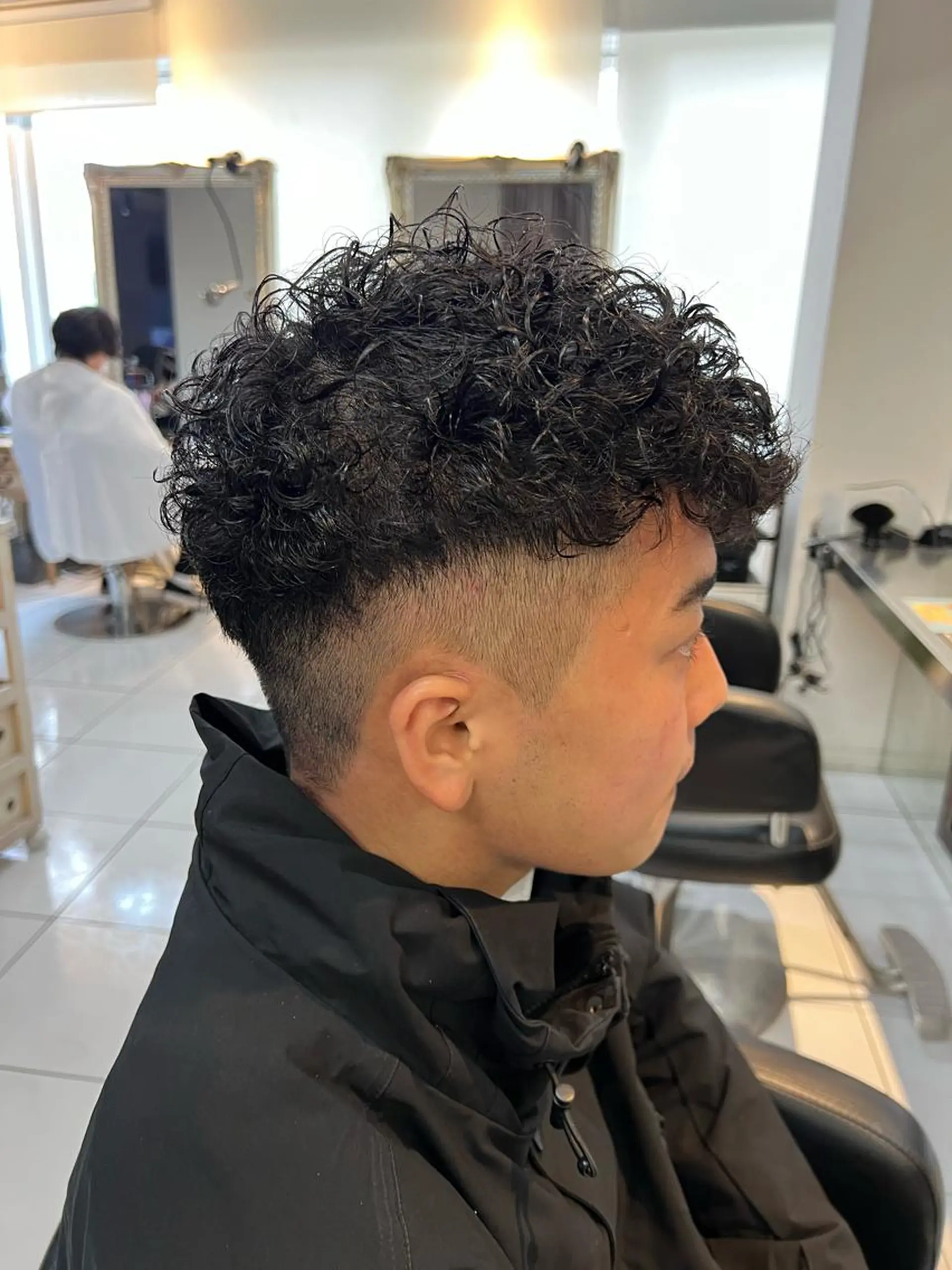 パーマ メンズ センターパート フェードカット カルマパーマ マッシュ メンズパーマ パーマ特化美容師 茂木広幸のヘアスタイル