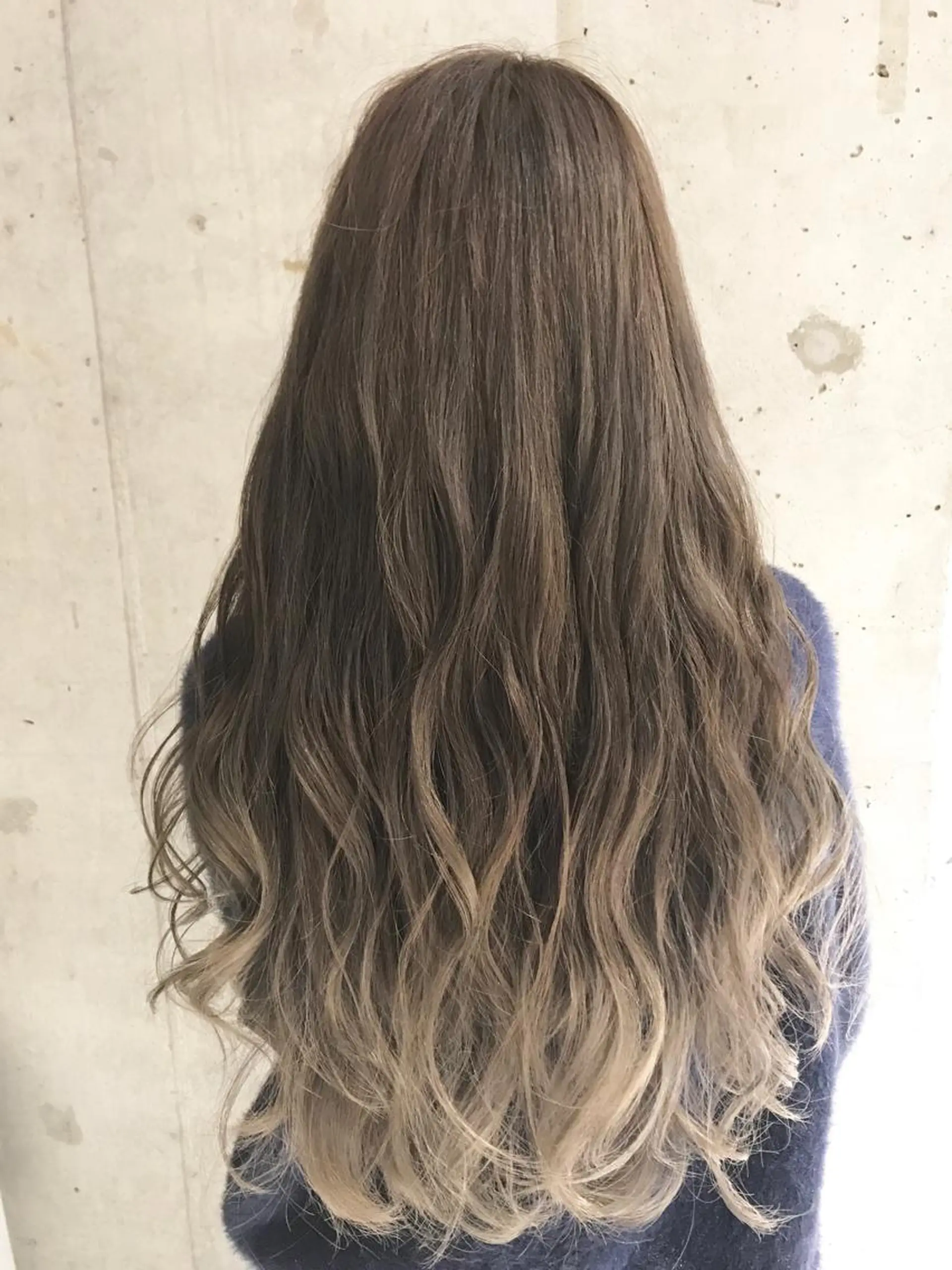 ロング カラー ベージュカラー グラデーションカラー ミルクティーベージュ 今井 由佳のヘアスタイル