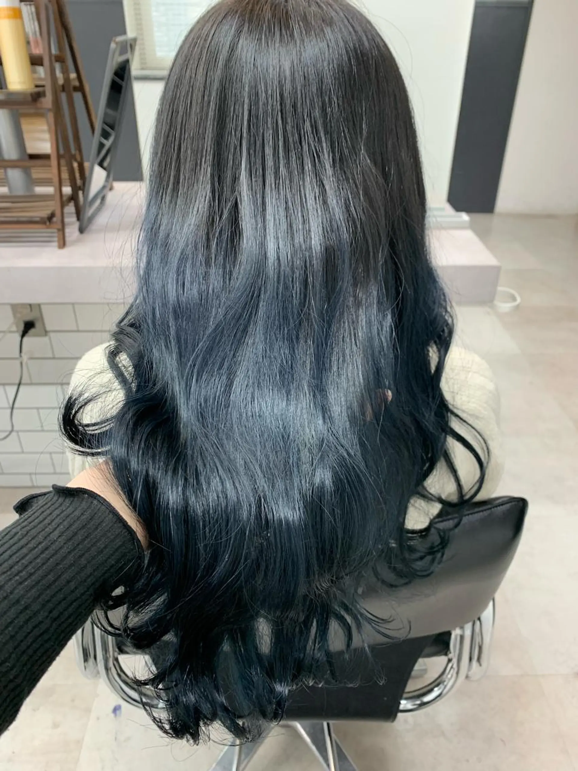 ロング カラー 黒髪 ブルーカラー ブルーブラック ネイビーカラー ヘアカラー トリートメント FRAME+spa&hair roomなんば駅前店所属・🌸MAYU🌸 ハイトーン➕レイヤーのヘアスタイル