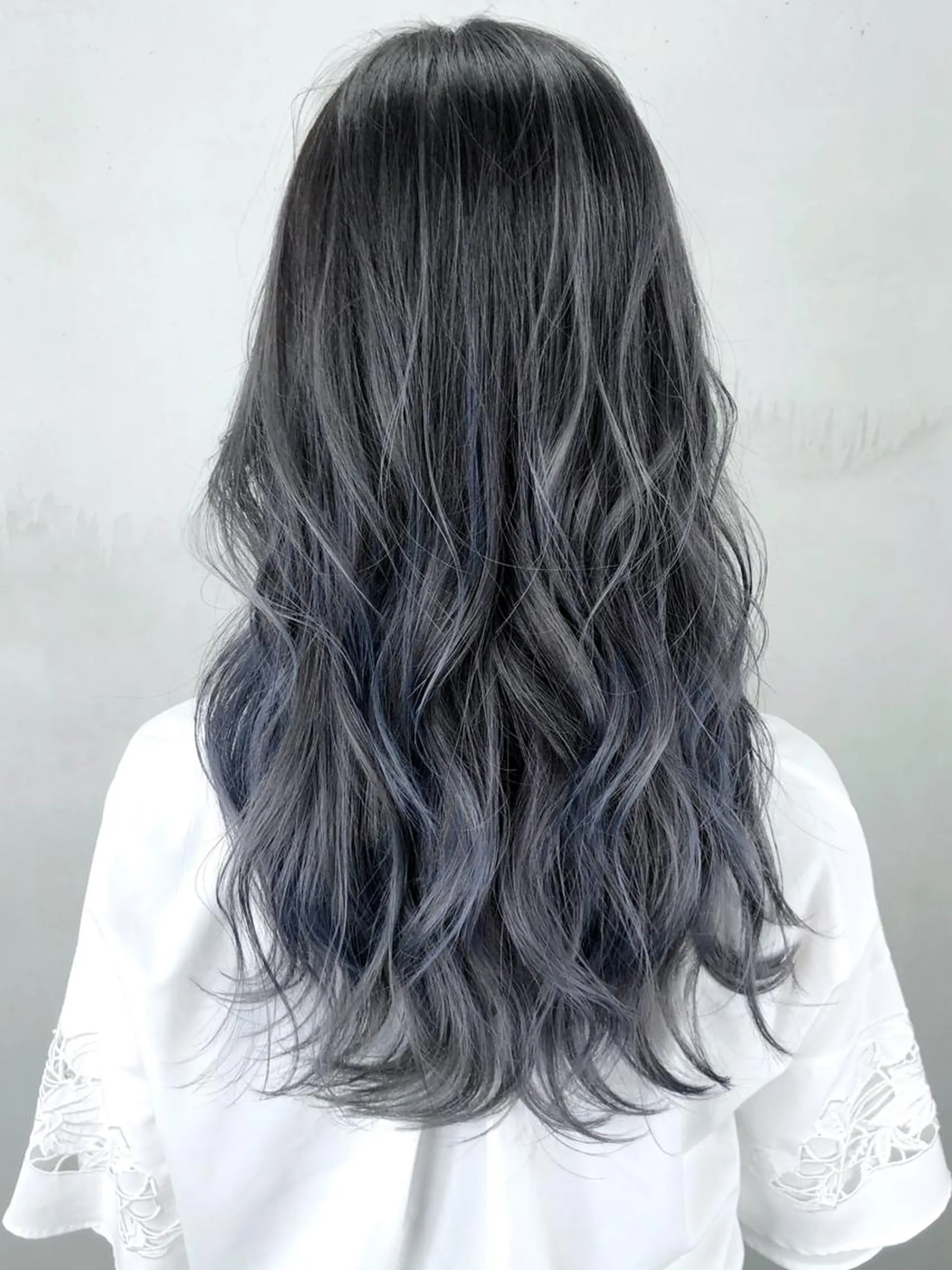 ロング カラー パーマ ヘアアレンジ ブルーカラー ITbyALBUM 中野店のヘアスタイル