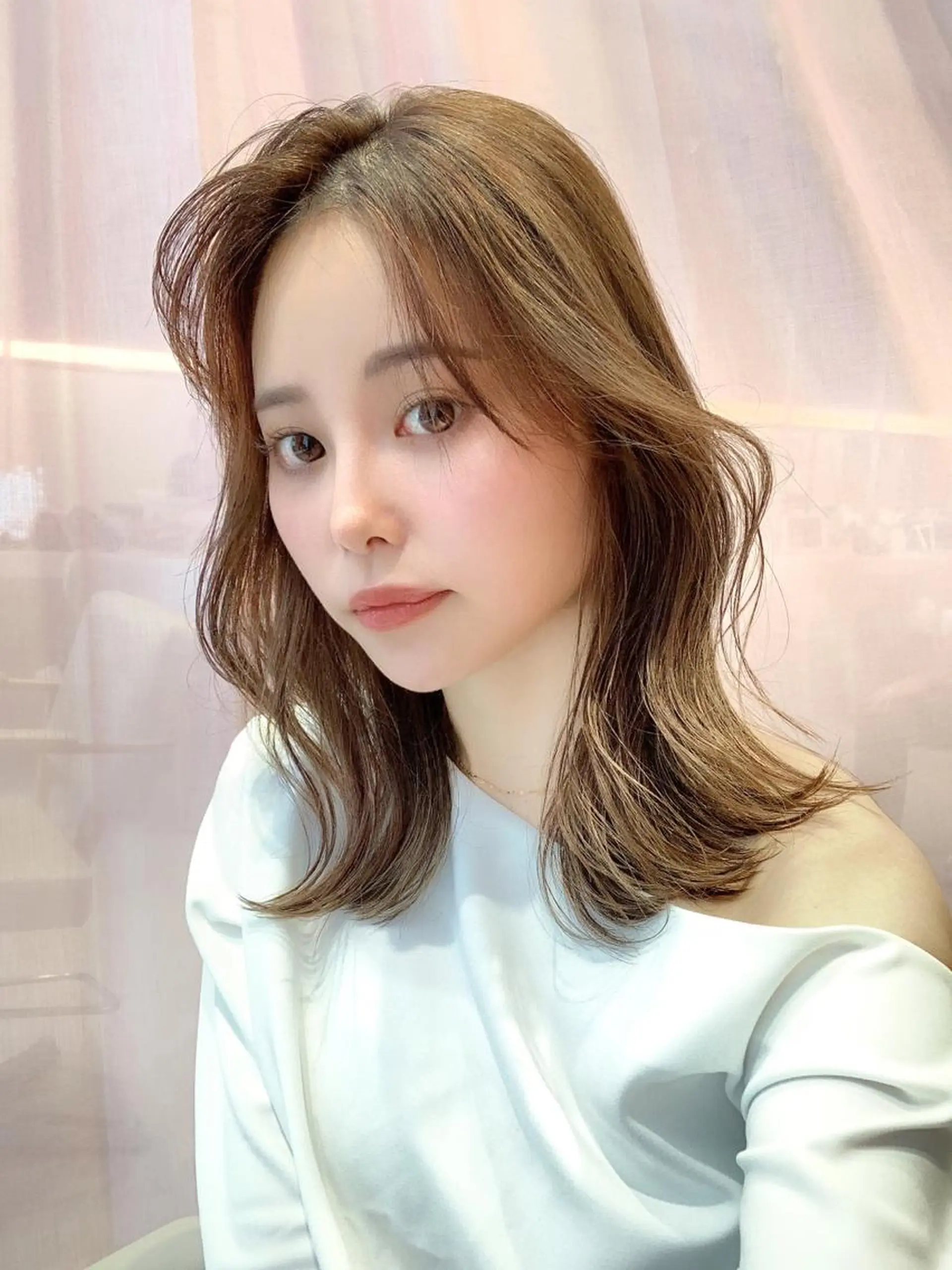 ミディアム カラー 切りっぱなしボブ ブリーチ グレージュ ボブ レイヤーカット カット ヘアカラー トリートメント レイヤー専門家 ダブルカラー修のヘアスタイル