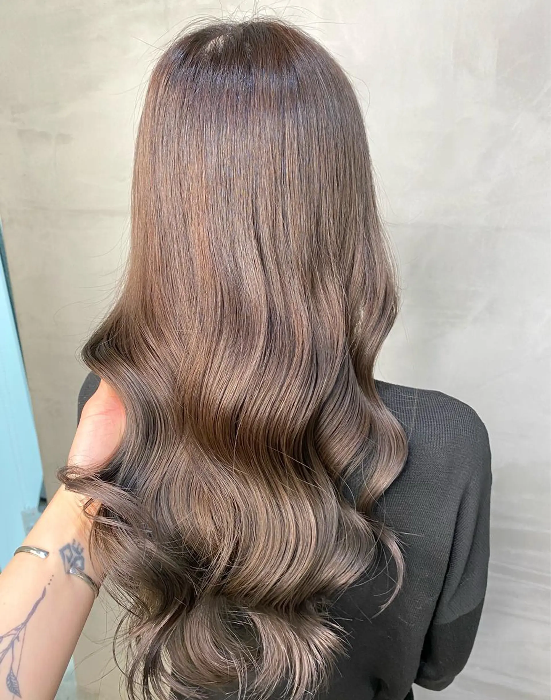 ロング カラー ヘアアレンジ アッシュ アッシュグレー アッシュグレージュ ベージュカラー ブリーチ 髪質改善Symbols 池袋【シンボルス】所属・💟髪質改善✴︎艶髪 /ヤマザト🦋のその他イメージ