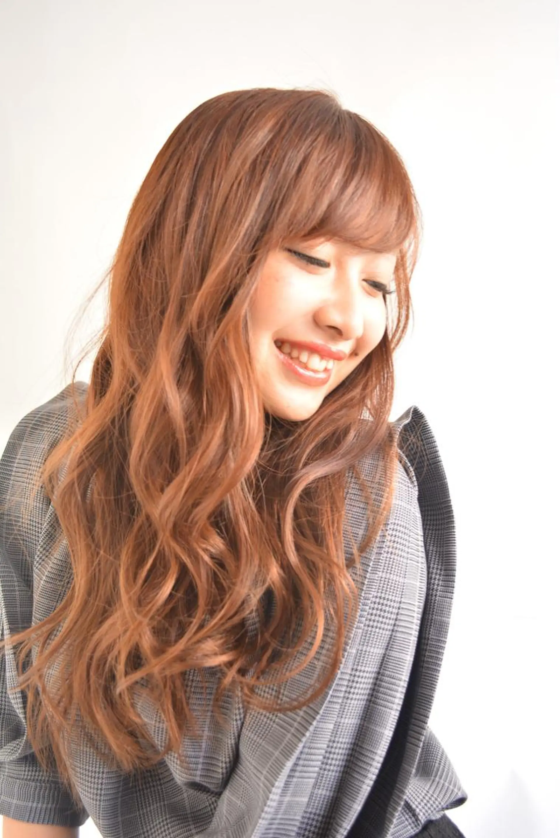 セミロング ロング カラー パーマ セミロングパーマ グレージュ ハイトーンカラー 推し活専用 【派手髪】飯野ゆかりのヘアスタイル