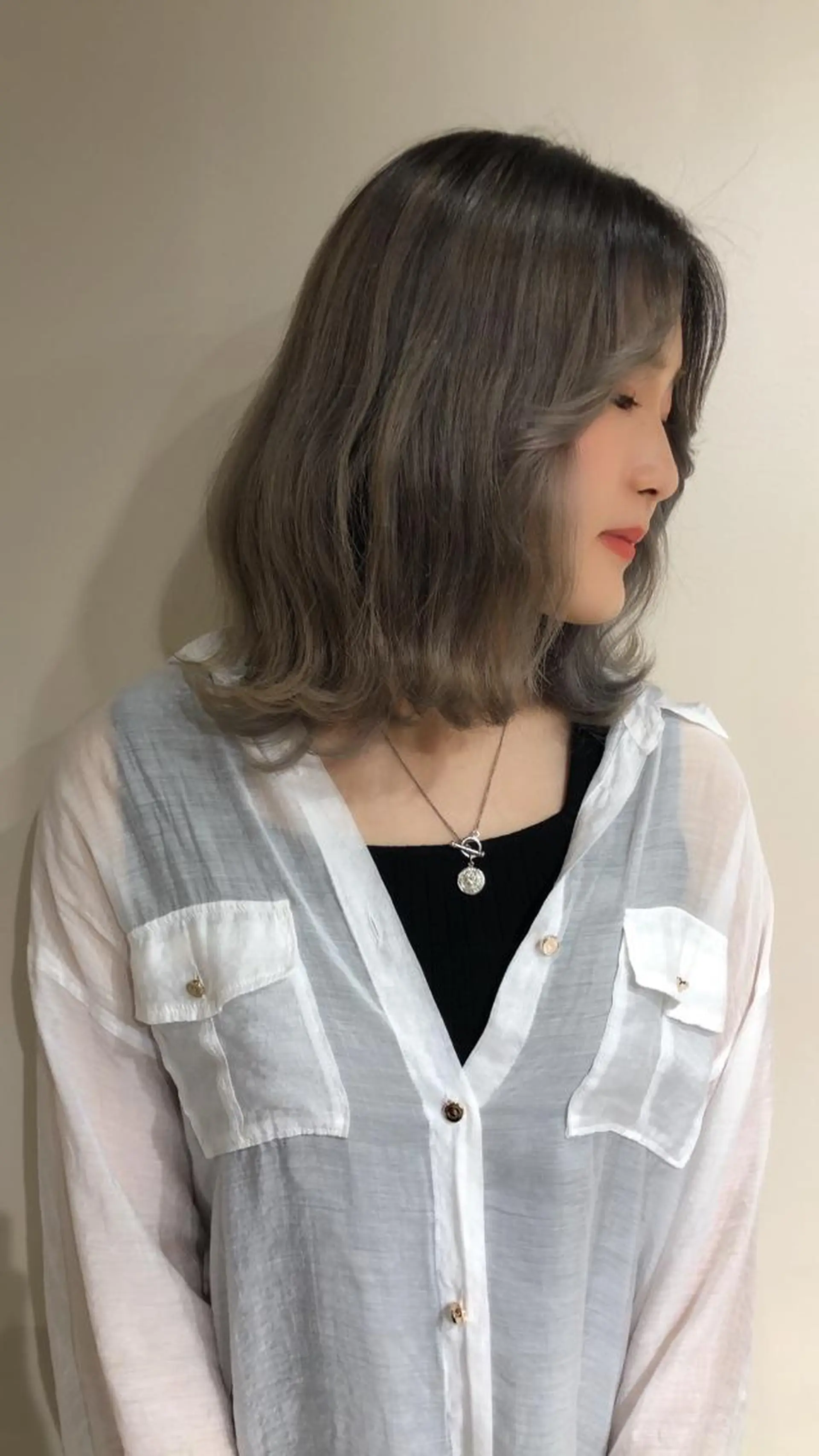 ミディアム カラー バレイヤージュ グレージュ レイヤーカット ヘアカラー 🦋美髪／エクステ 🦋アベイクミのヘアスタイル