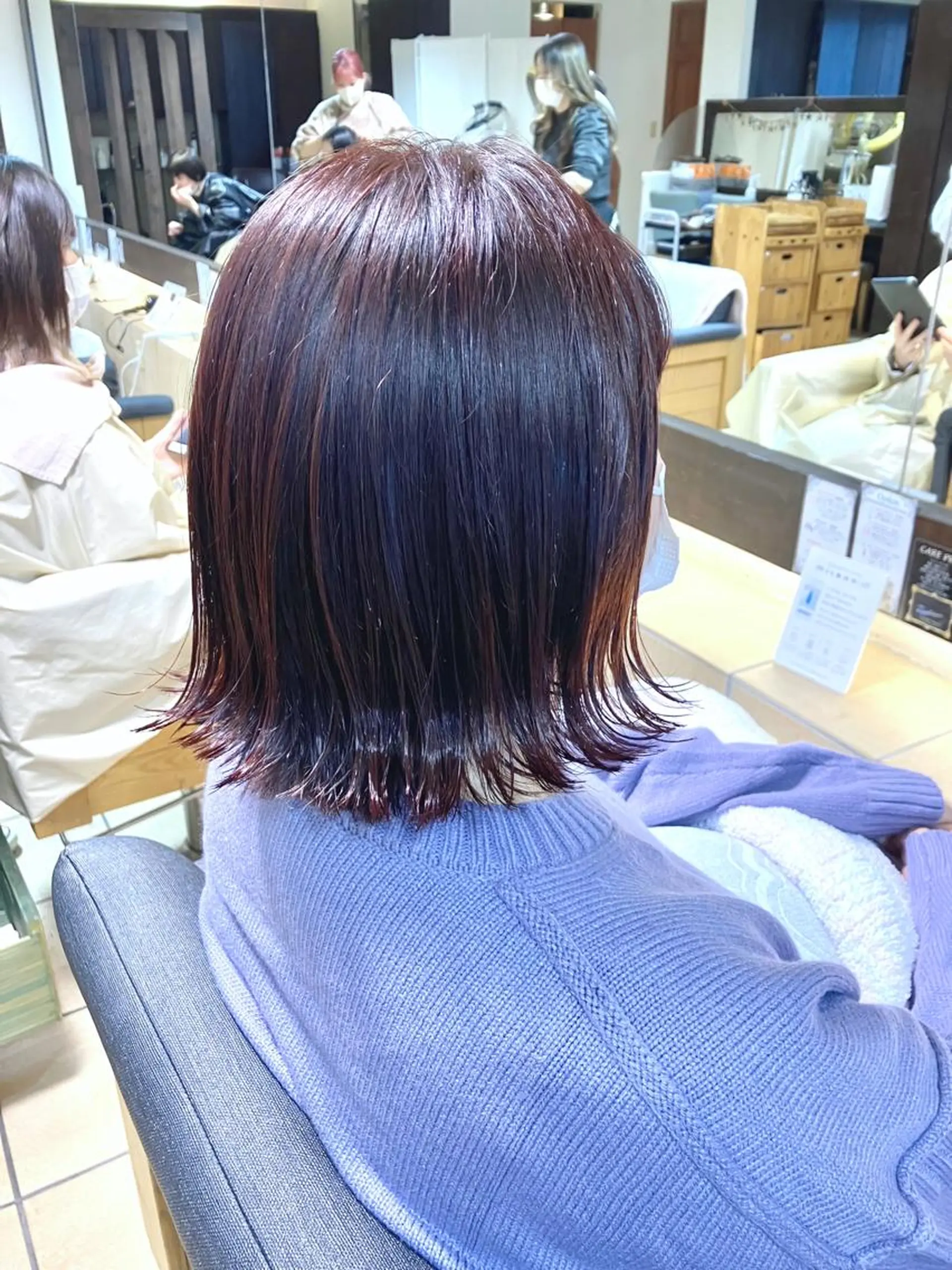 ミディアム カラー アッシュ ピンクカラー ピンクアッシュ 外ハネヘア カット ヘアカラー 奥谷 美代子のヘアスタイル