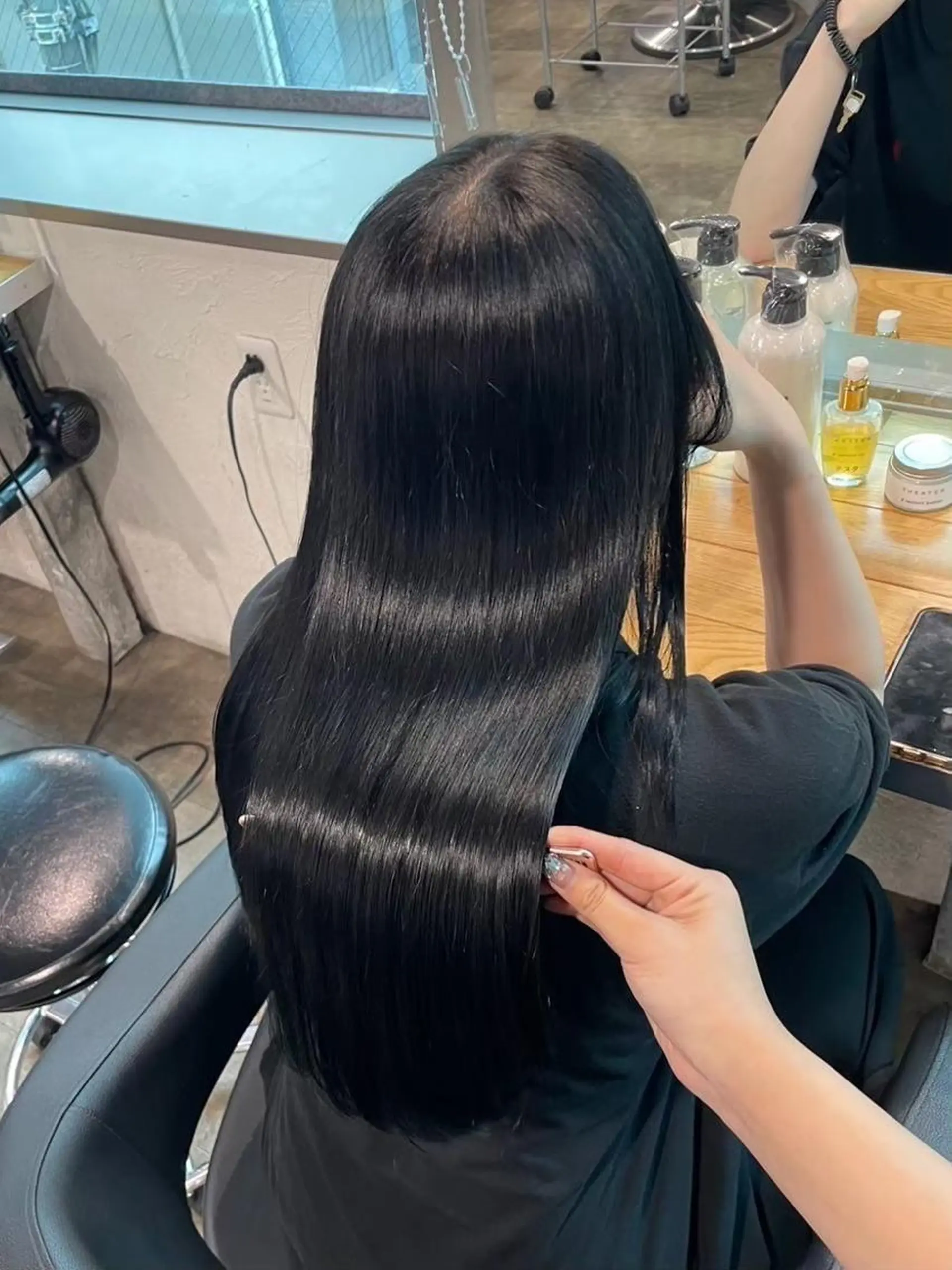 カラー *垢抜け暗髪💍 モデル🖤池袋のヘアスタイル