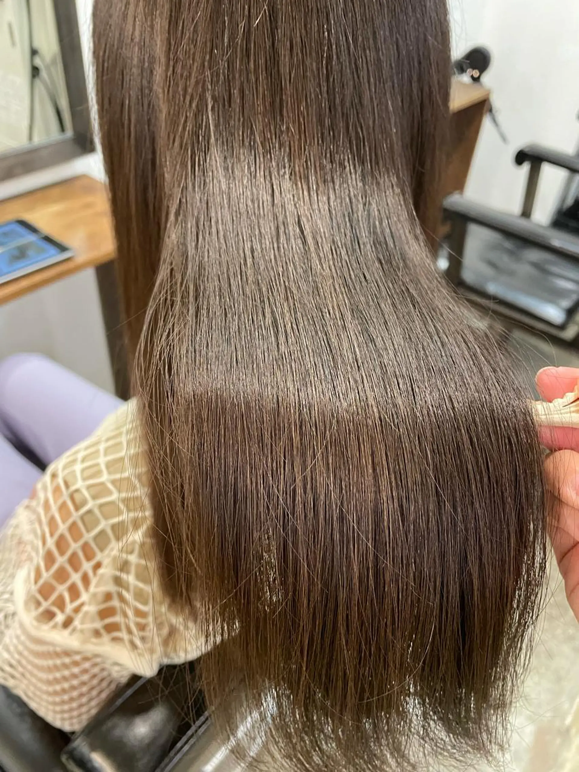 セミロング オリーブカラー 長谷川のヘアスタイル