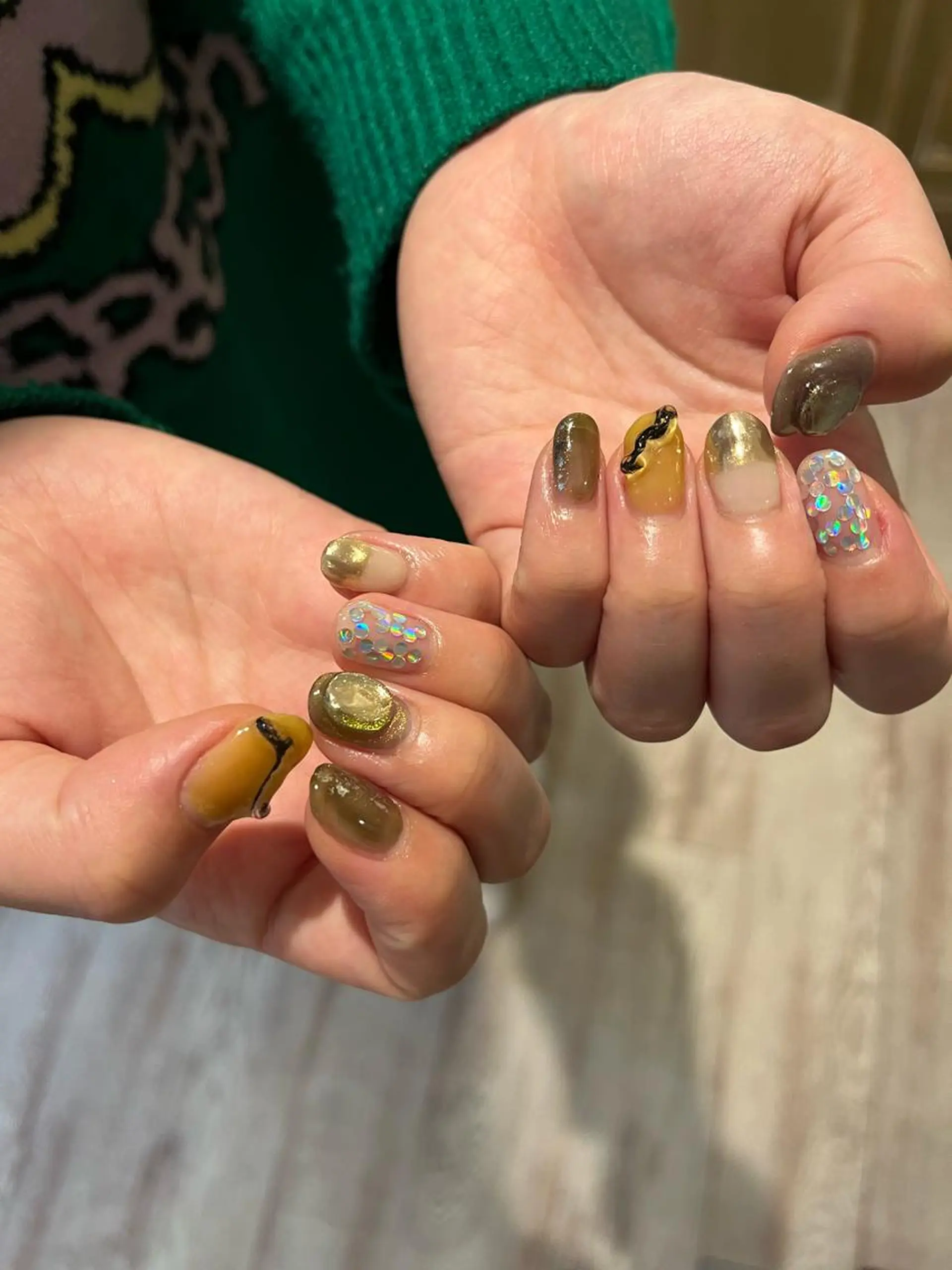 ネイル ハンドネイル une／YUKINA 🫧大人nuanceのネイルデザイン