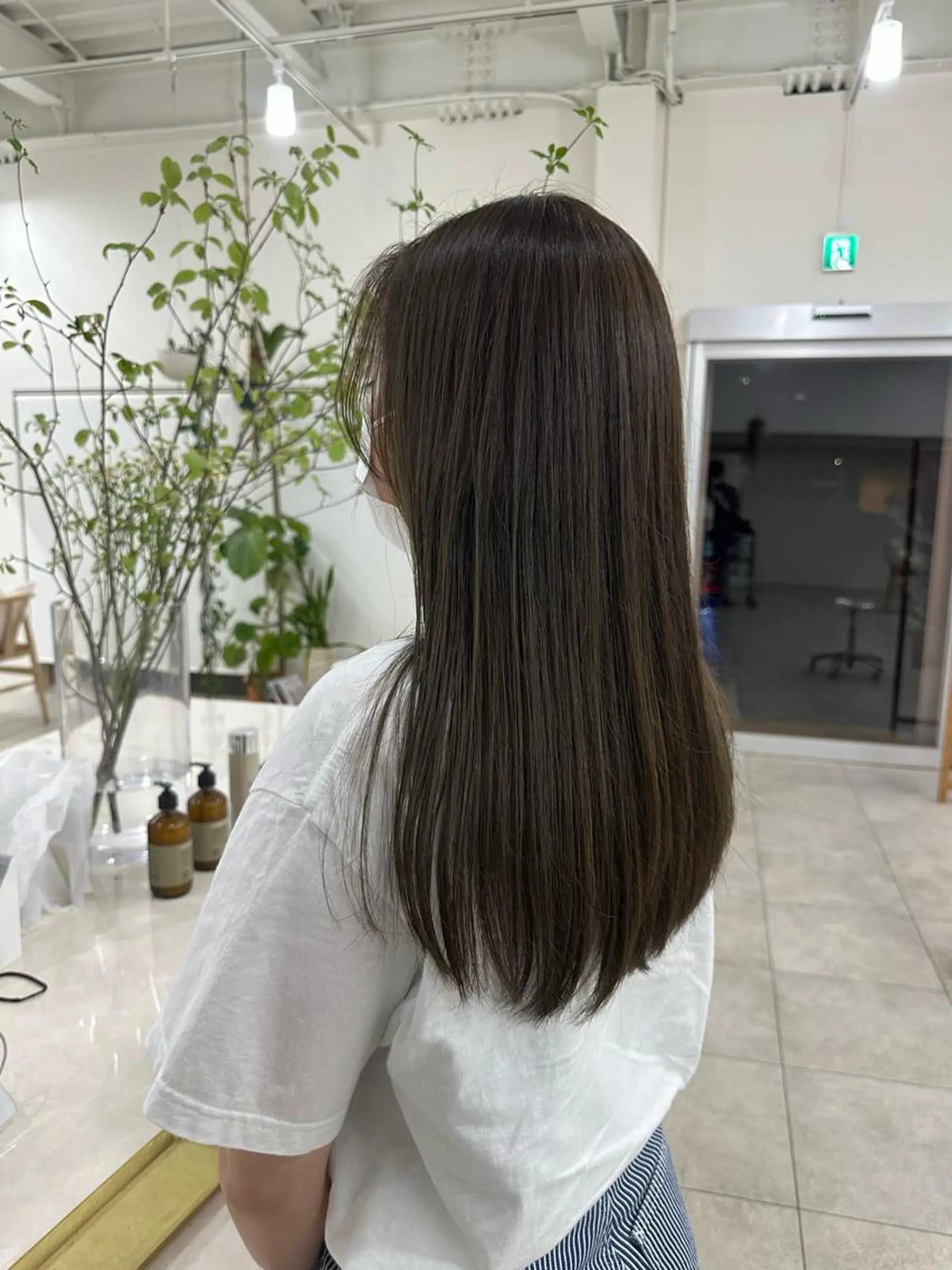 ロング カラー オリーブカラー 林 莉央のヘアスタイル