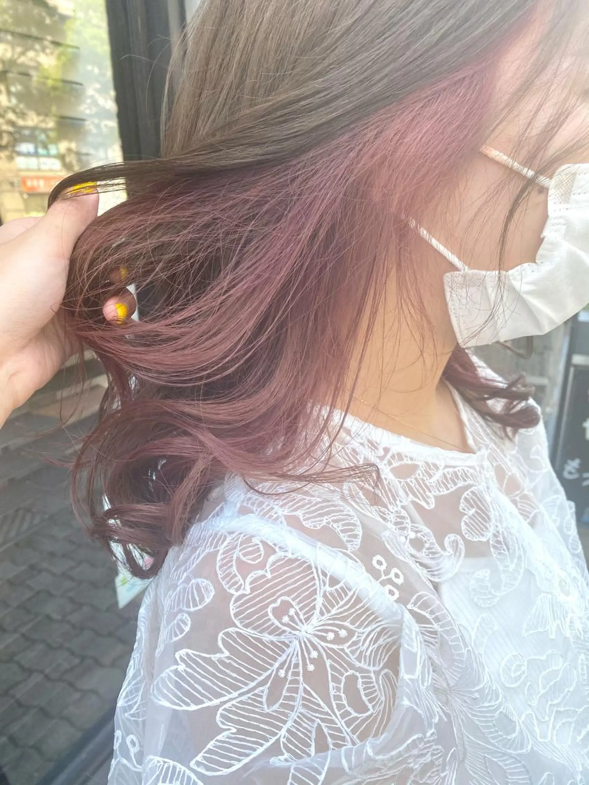 セミロング カラー 新谷 桃子のヘアスタイル