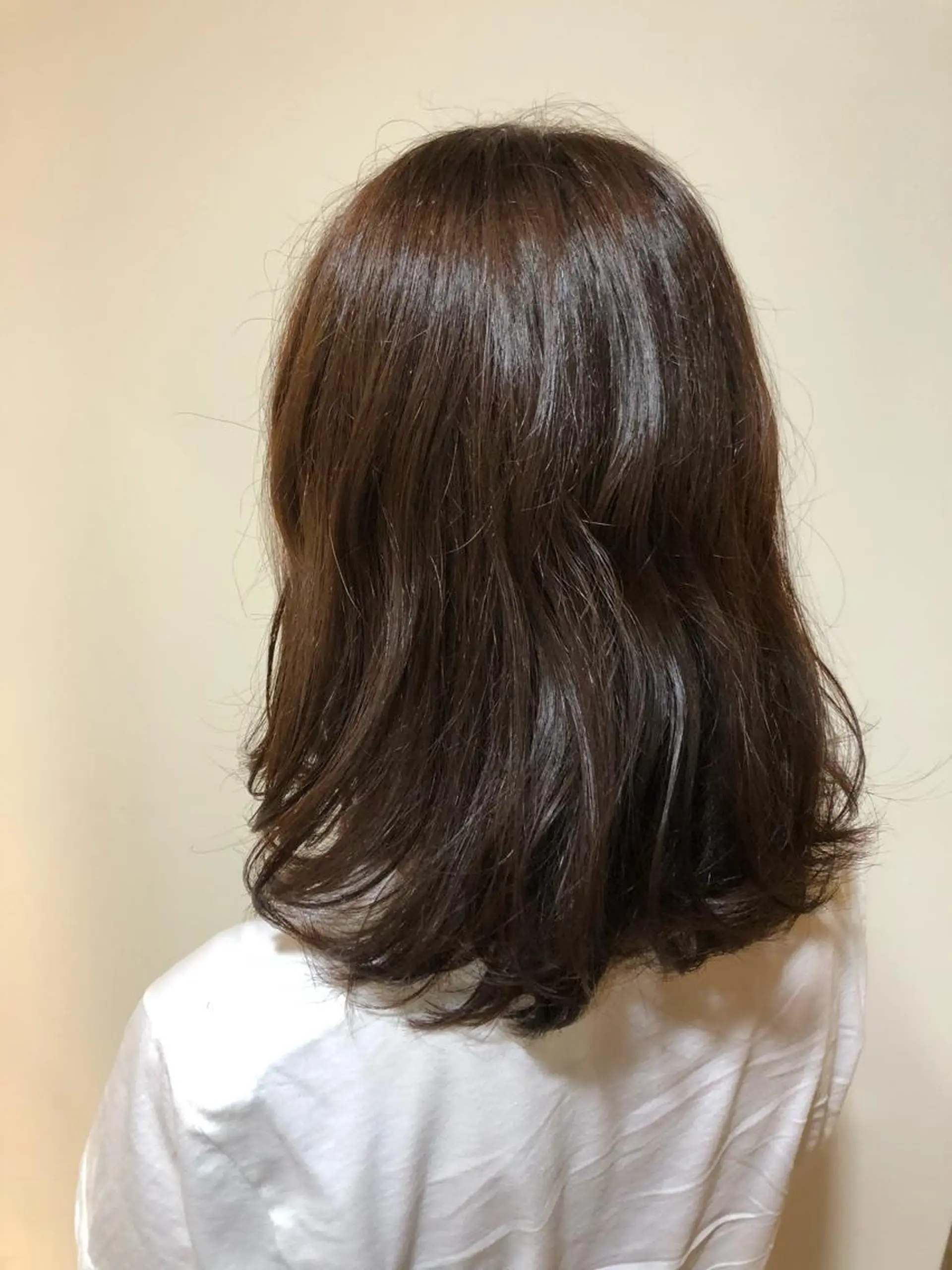 ミディアム カラー MIOベージュカラー 柔らかいカラーのヘアスタイル