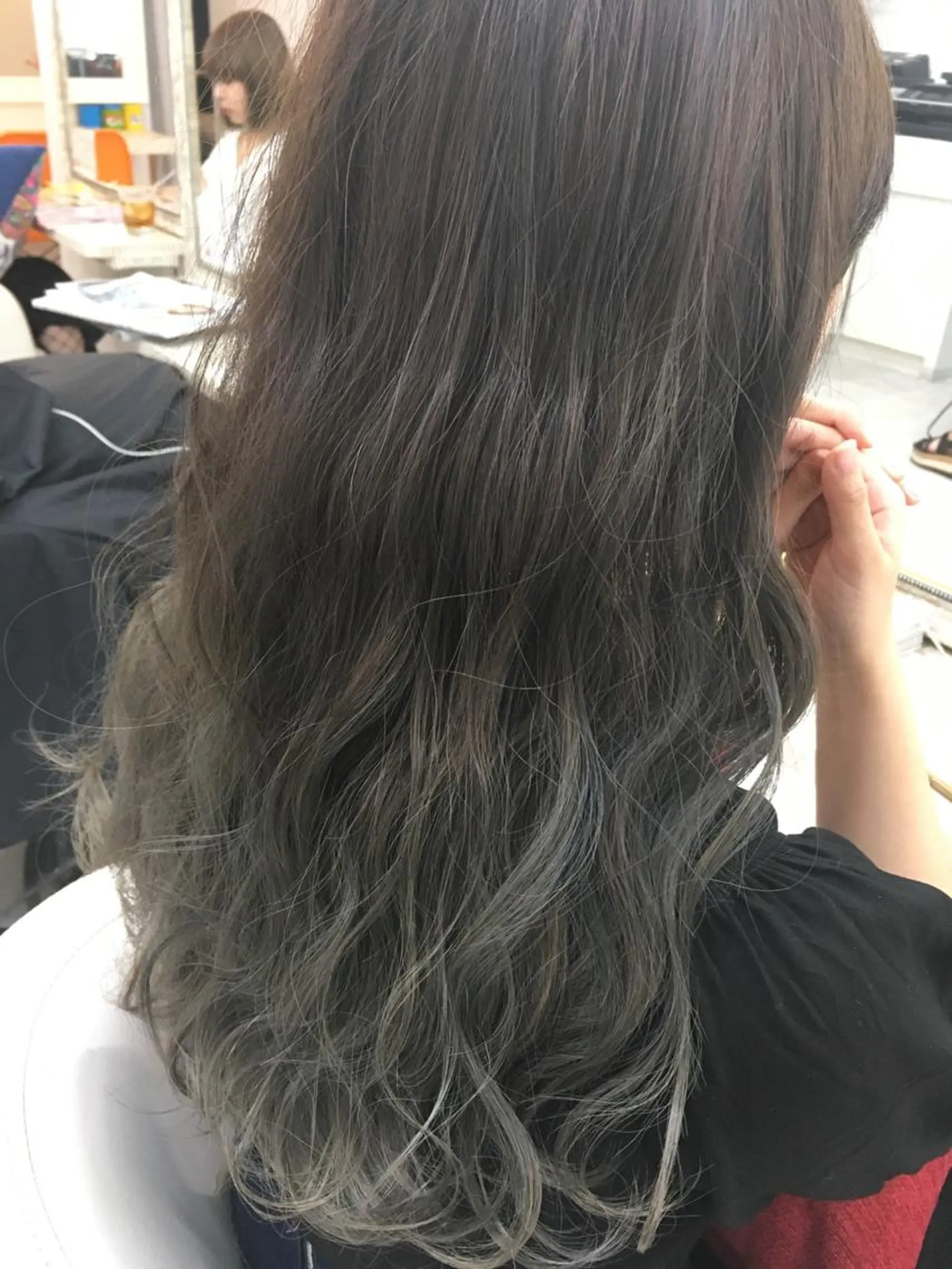 ロング カラー グラデーションカラー 髪質改善 中川　翔のヘアスタイル