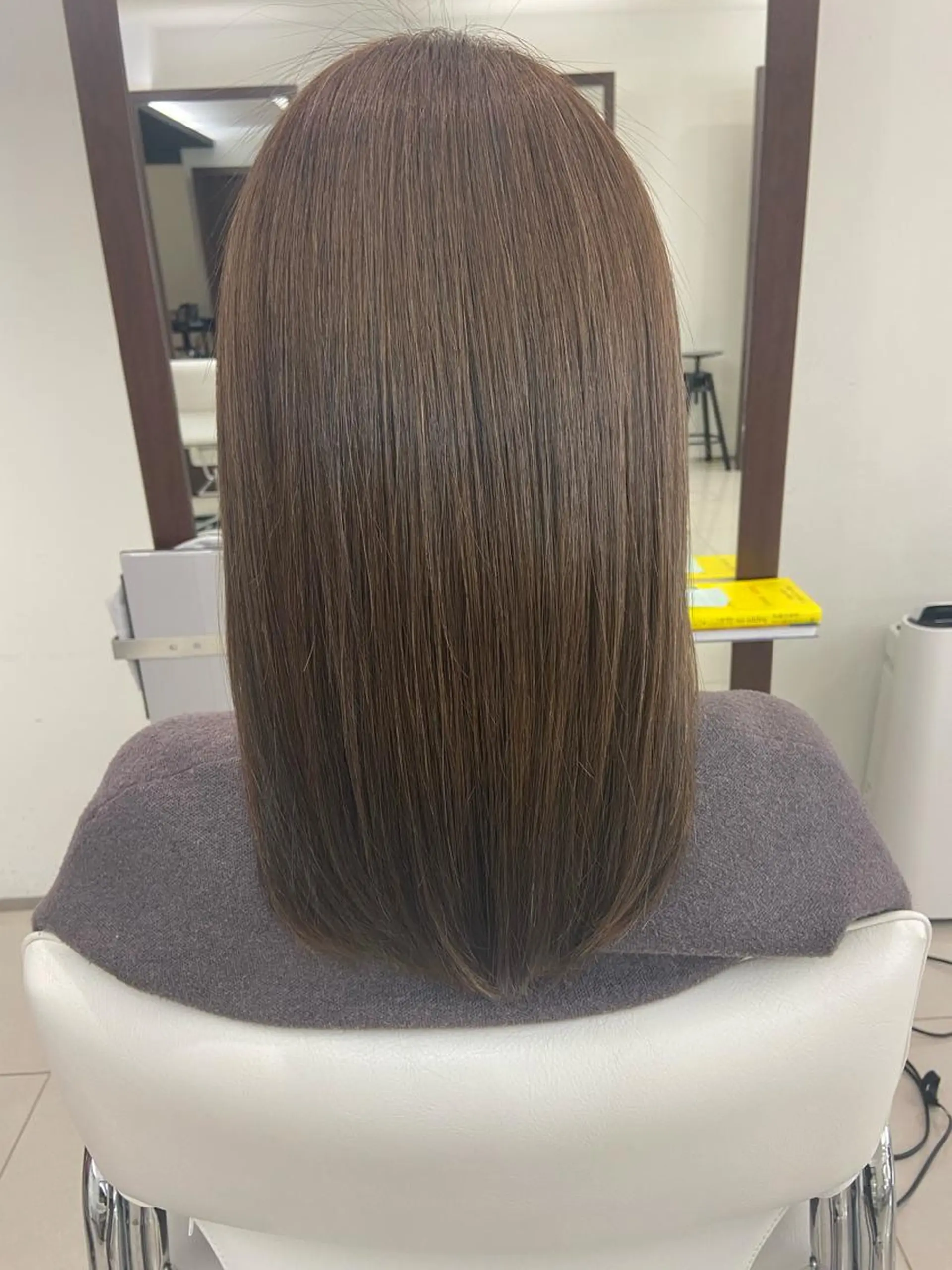 セミロング 小林 伊織のヘアスタイル