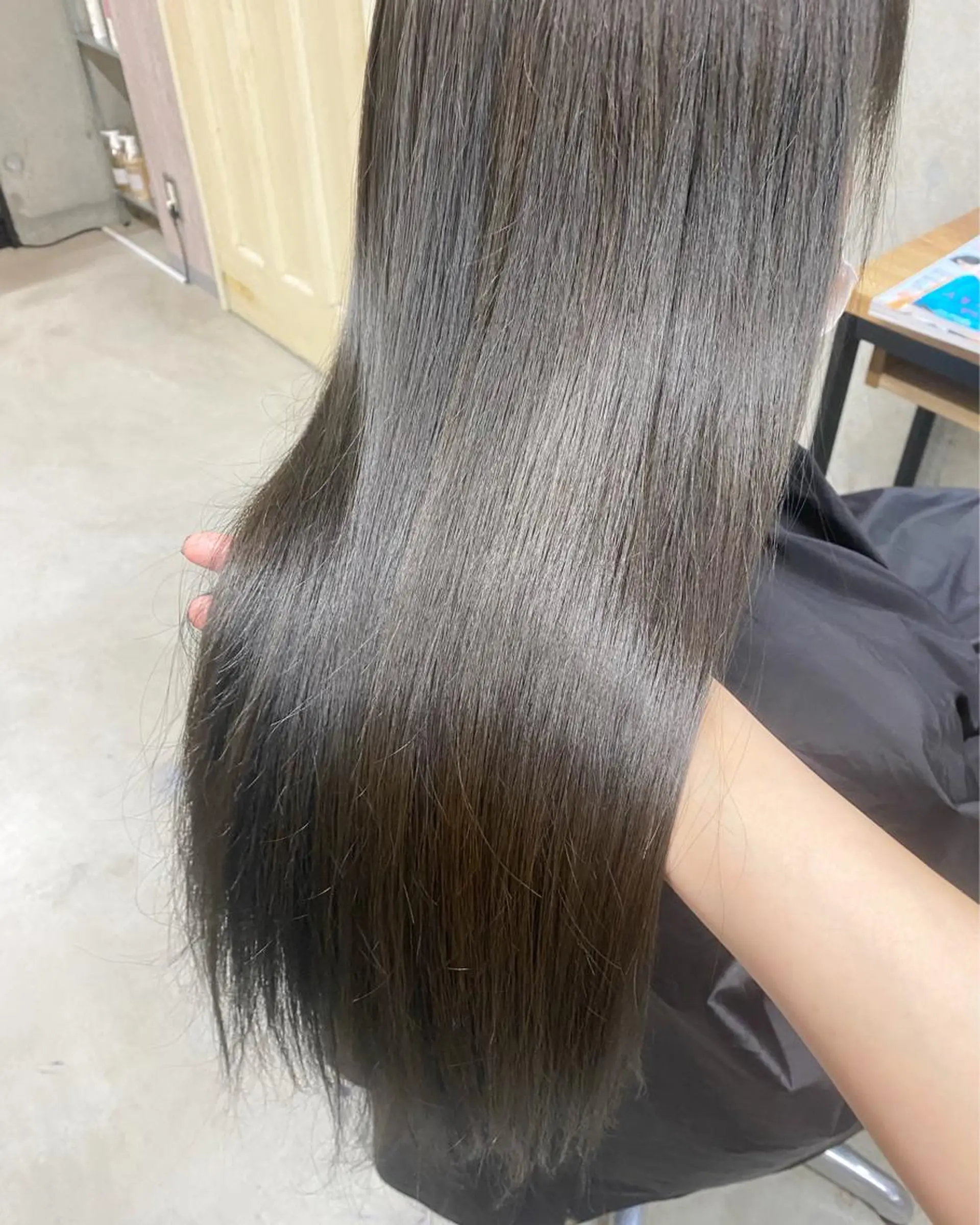 セミロング カラー GiseL アンリのヘアスタイル